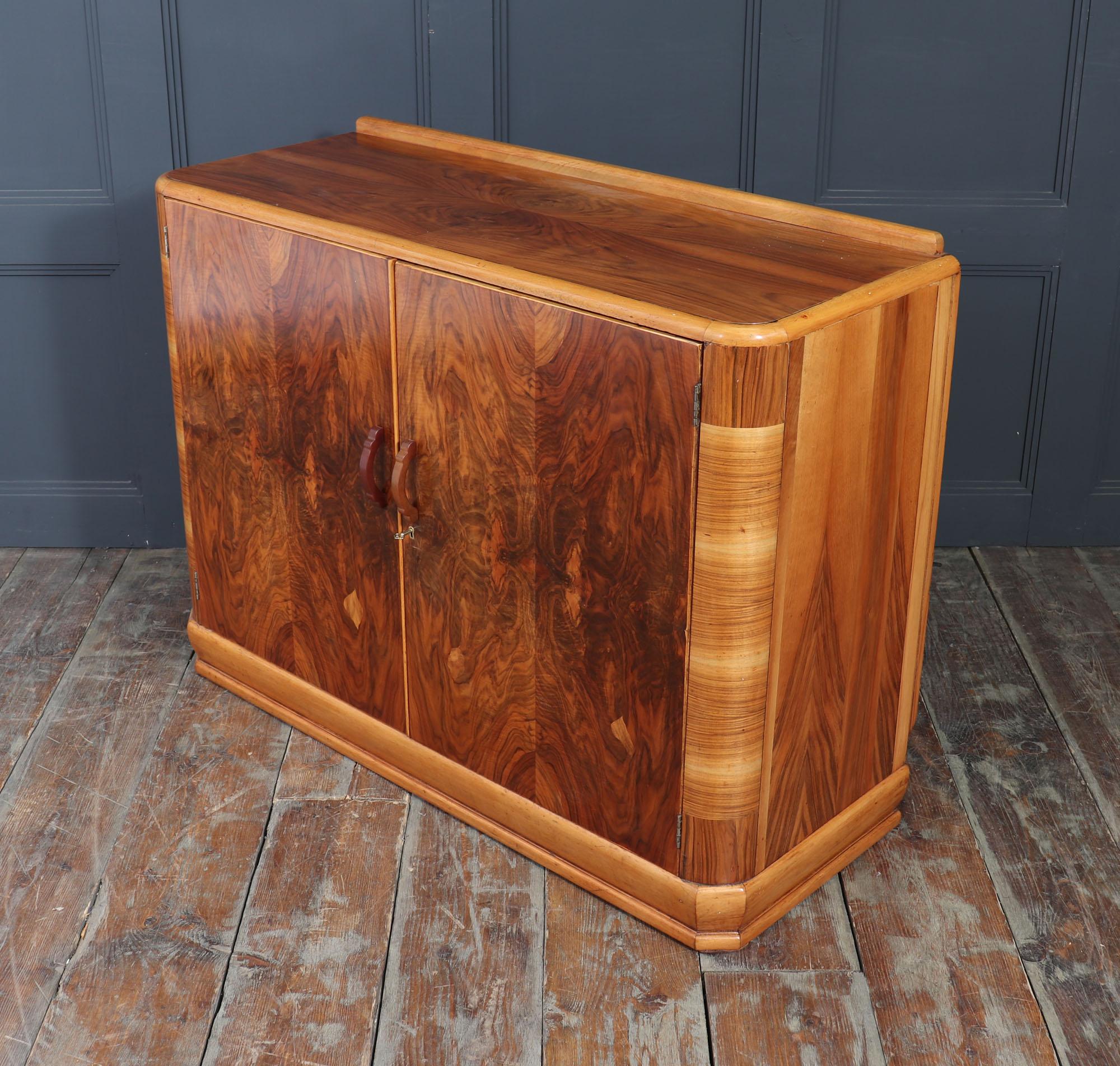 English Art Deco Walnut Sideboard , c.1930s im Angebot 4