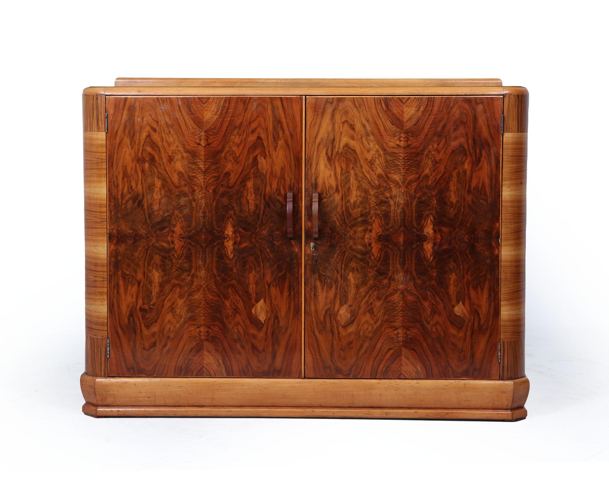 English Art Deco Walnut Sideboard , c.1930s (Art déco) im Angebot