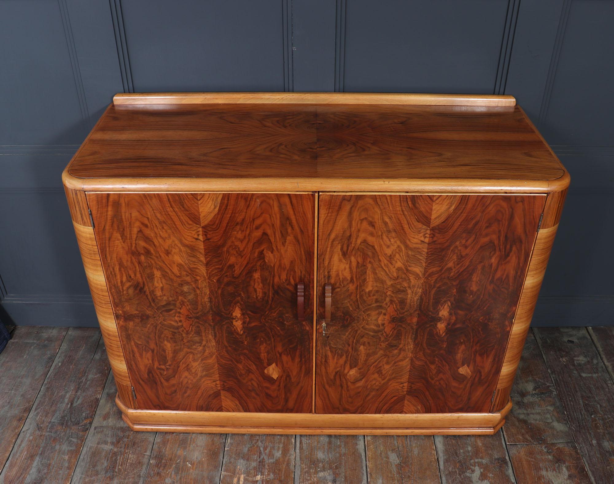 English Art Deco Walnut Sideboard , c.1930s im Zustand „Gut“ im Angebot in Paddock Wood Tonbridge, GB
