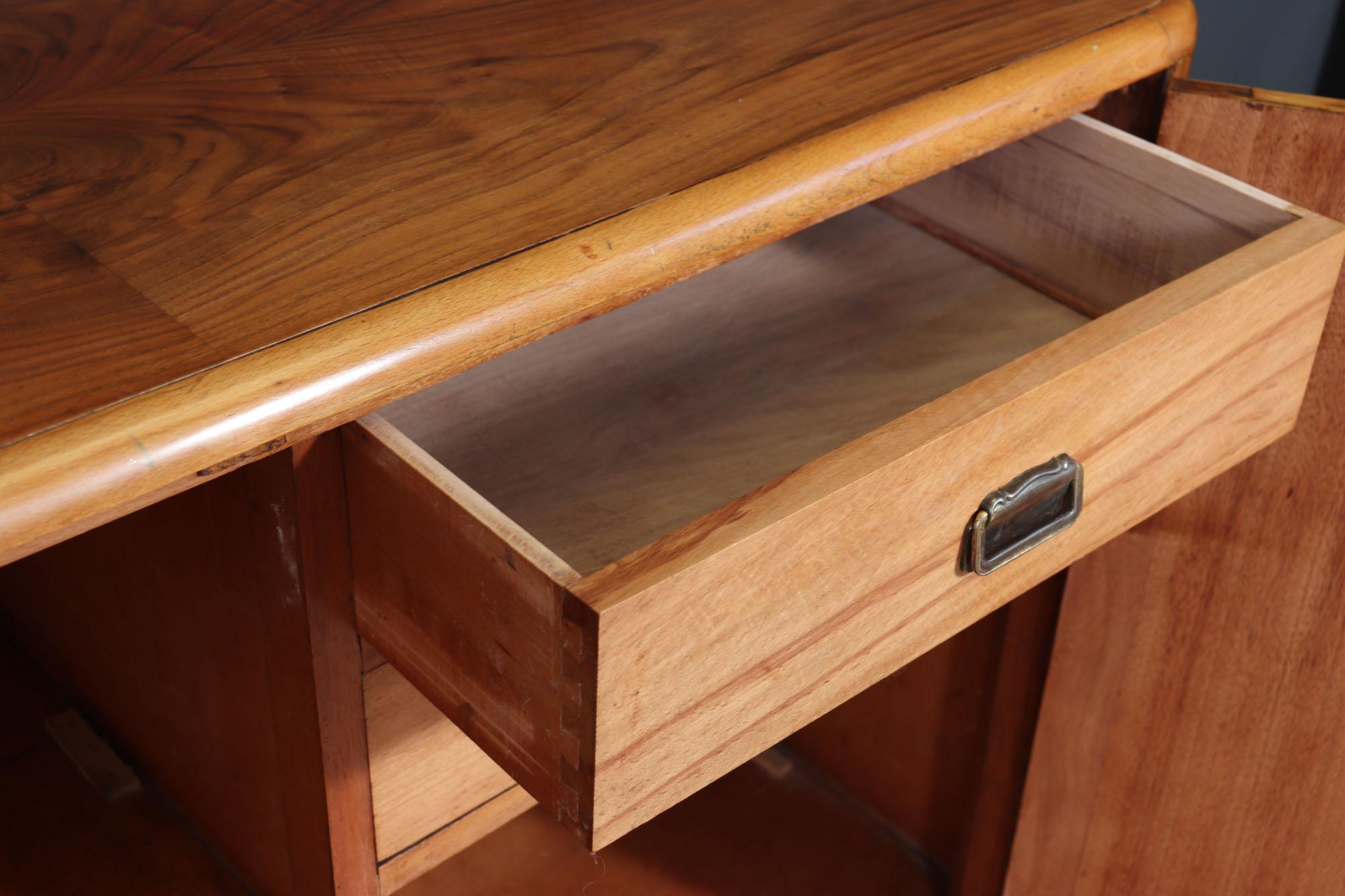 English Art Deco Walnut Sideboard , c.1930s im Angebot 1