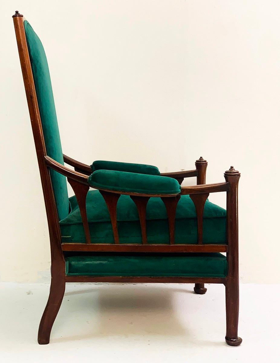 Fauteuil anglais Art Nouveau - revêtement neuf en velours vert.