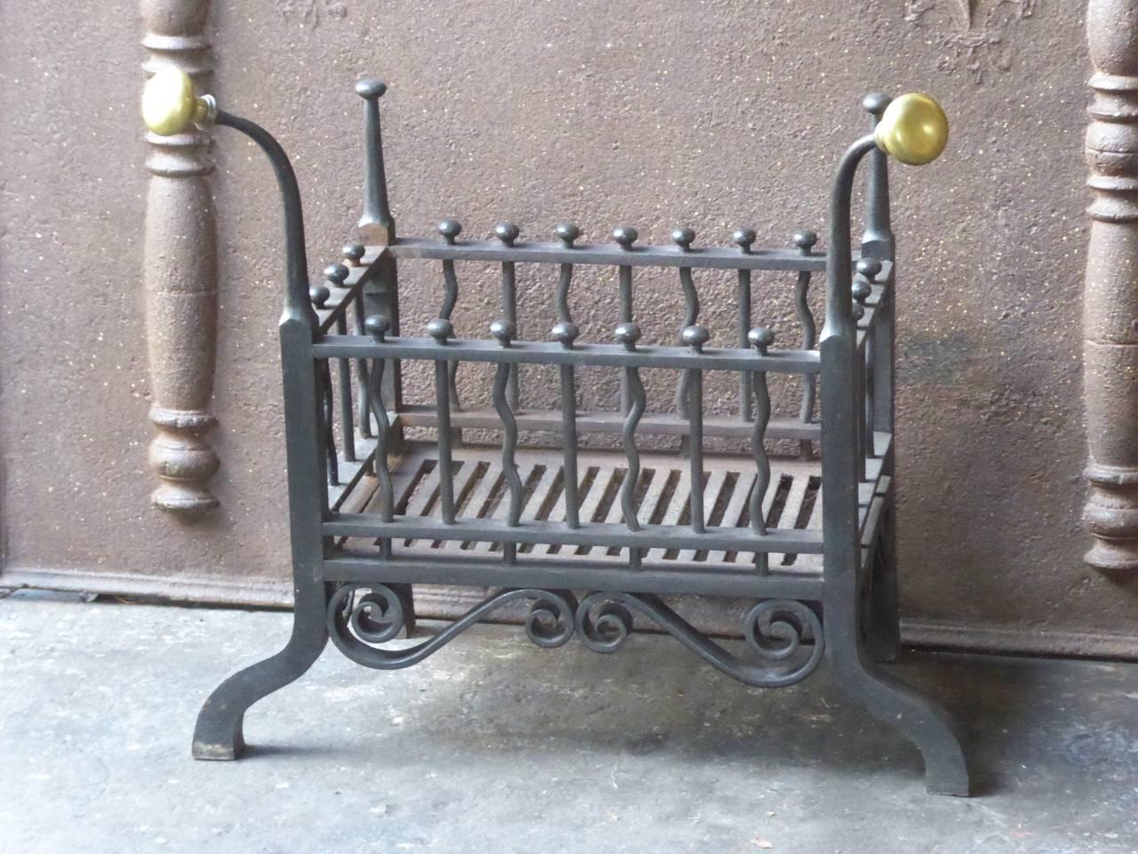 English Art Nouveau Fireplace Grate or Fire Basket In Good Condition In Amerongen, NL