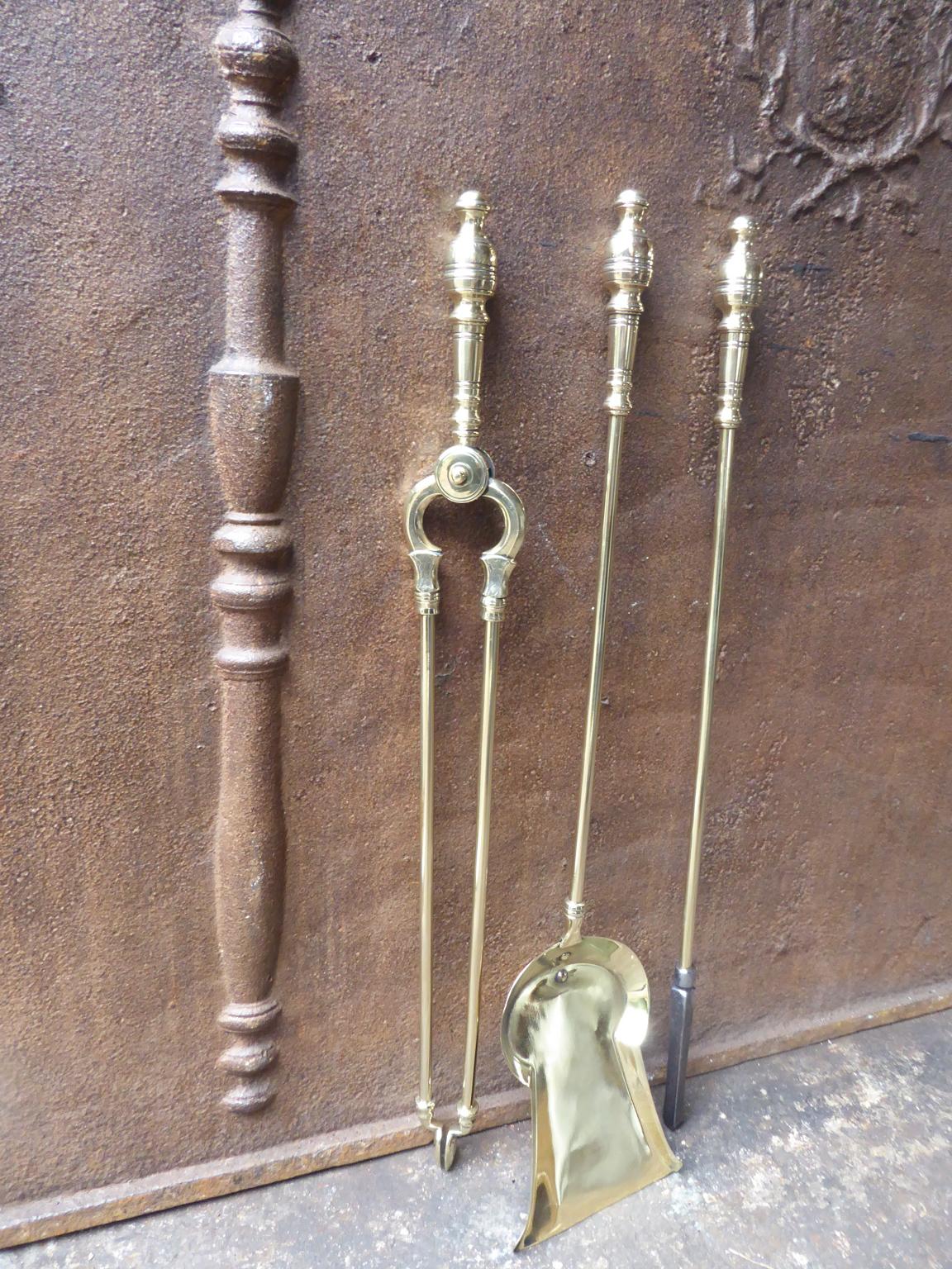 Early 20th century English Art Nouveau fireplace tool set made of polished brass. The fire irons are in a good condition and are fully functional.







 