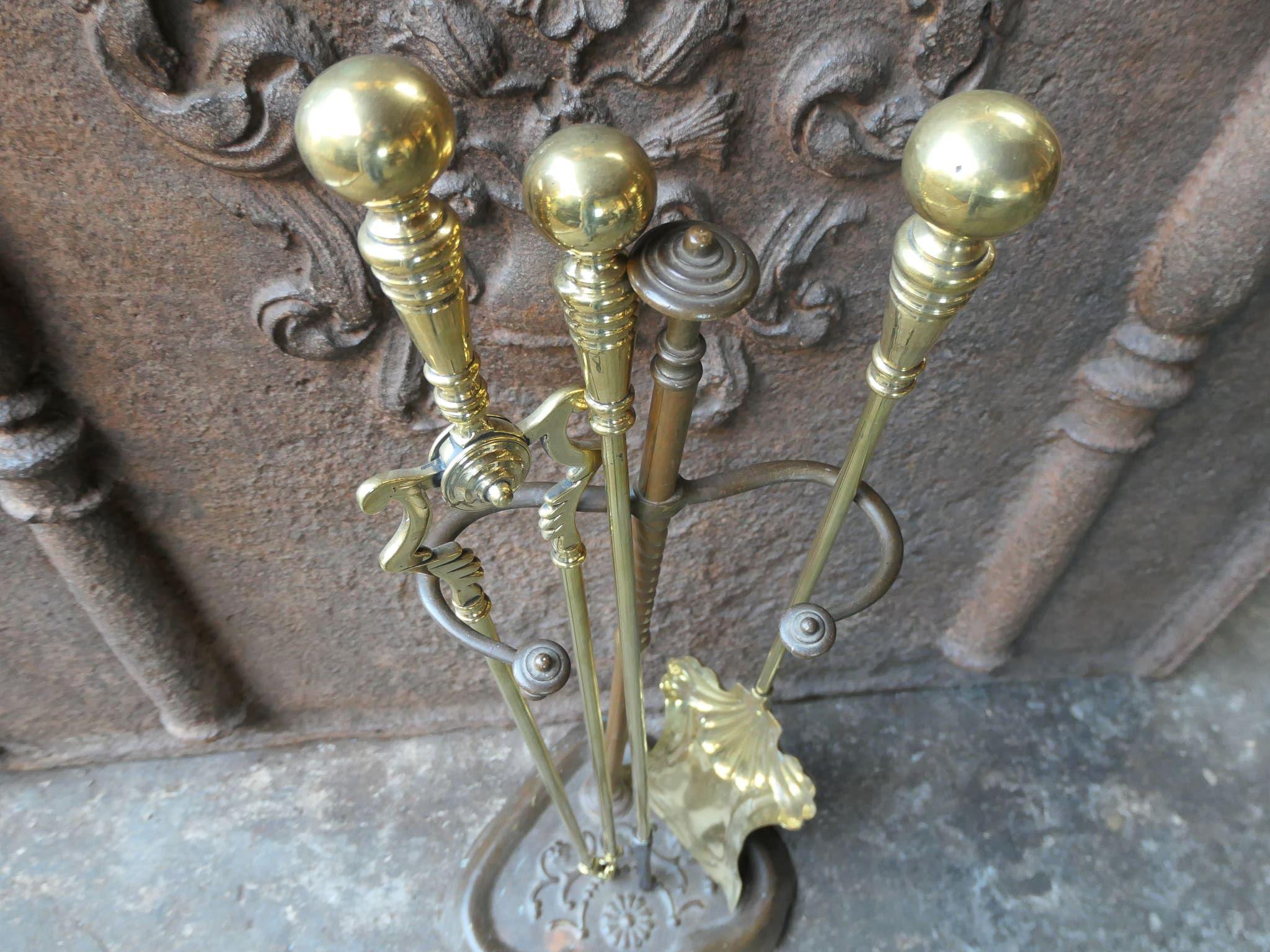 Ottone Attrezzi da camino o strumenti da fuoco in stile Art Nouveau inglese, inizio XX secolo in vendita