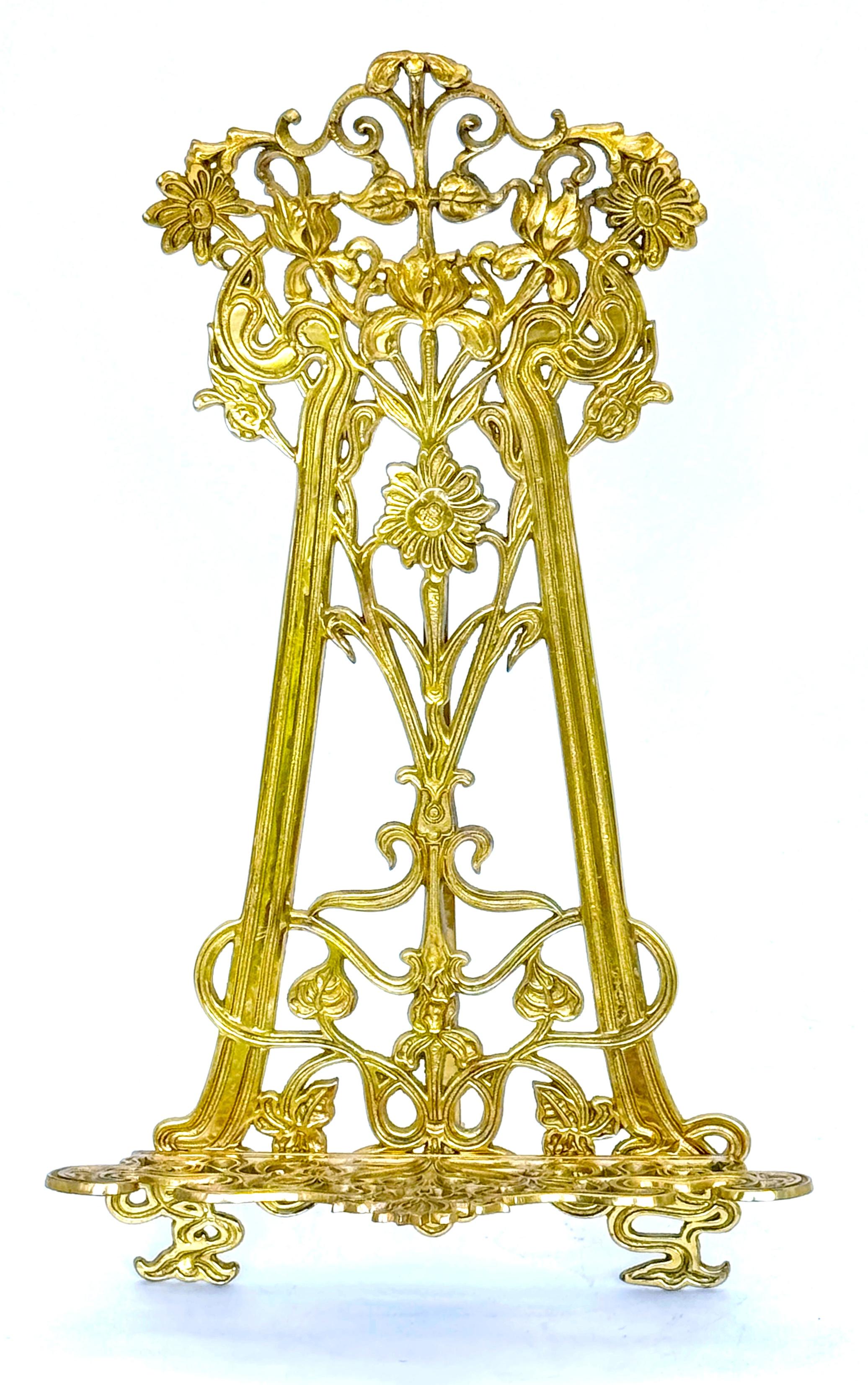 English Art Nouveau Floral Brass Table Bookstand/Easel
England, 20th century 

A magnificent example of English Art Nouveau is this exquisite brass table bookstand/easel. Made in England during the 20th century, it stands as a testament to the