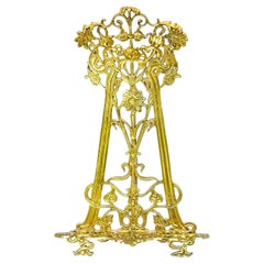 Chevalet de table en laiton à motifs floraux Art Nouveau anglais