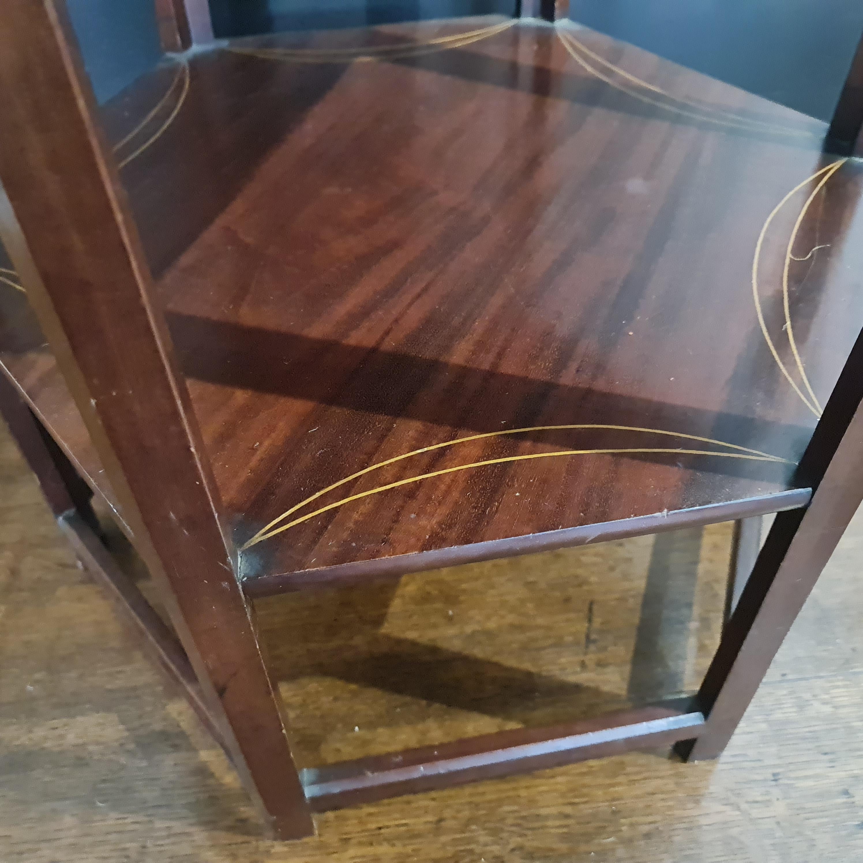 Mesa hexagonal inglesa Art Nouveau de caoba con incrustaciones Shapland & Petter en Bastante bueno estado para la venta en Tunbridge Wells, GB