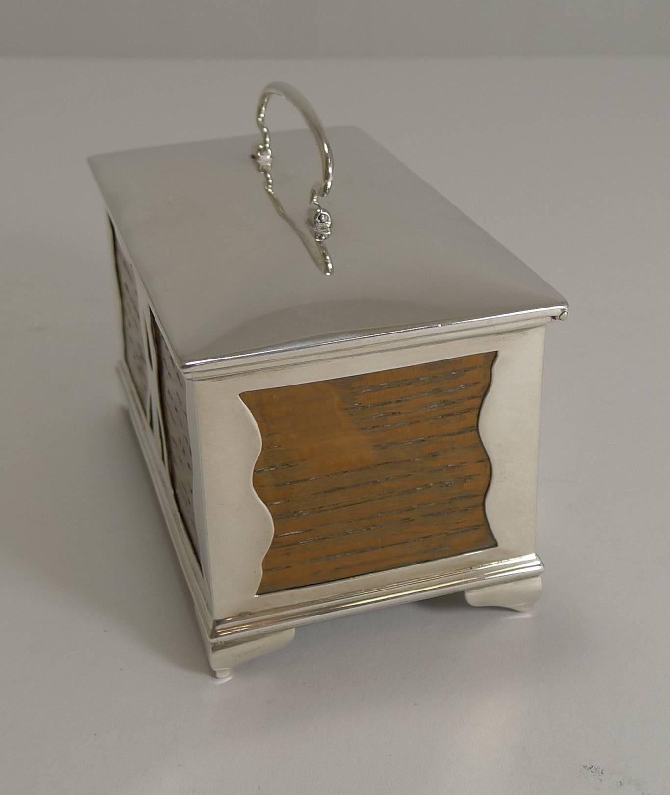 English Art Nouveau Oak and Sterling Silver Trinket Box by Deakin and Francis In Excellent Condition In Bath, GB