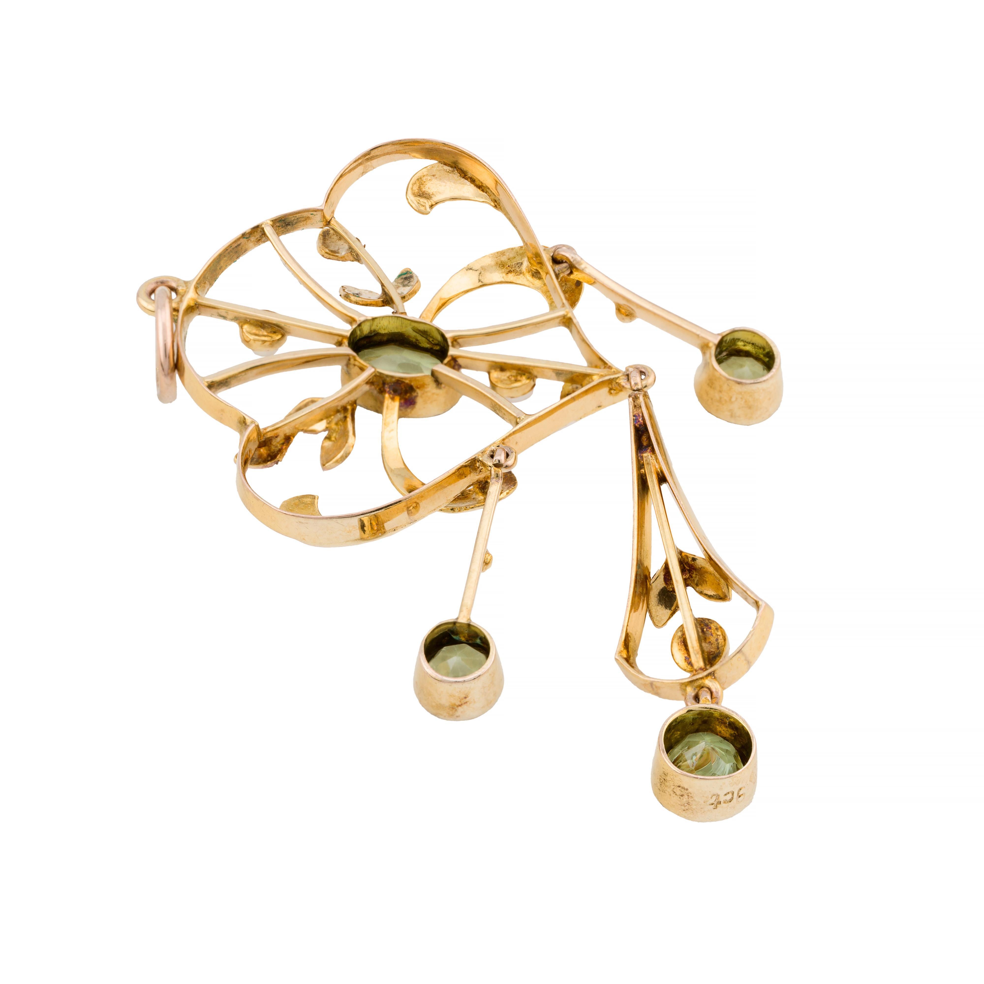 Pendentif Art nouveau anglais en or jaune avec péridots et perles Pour femmes en vente