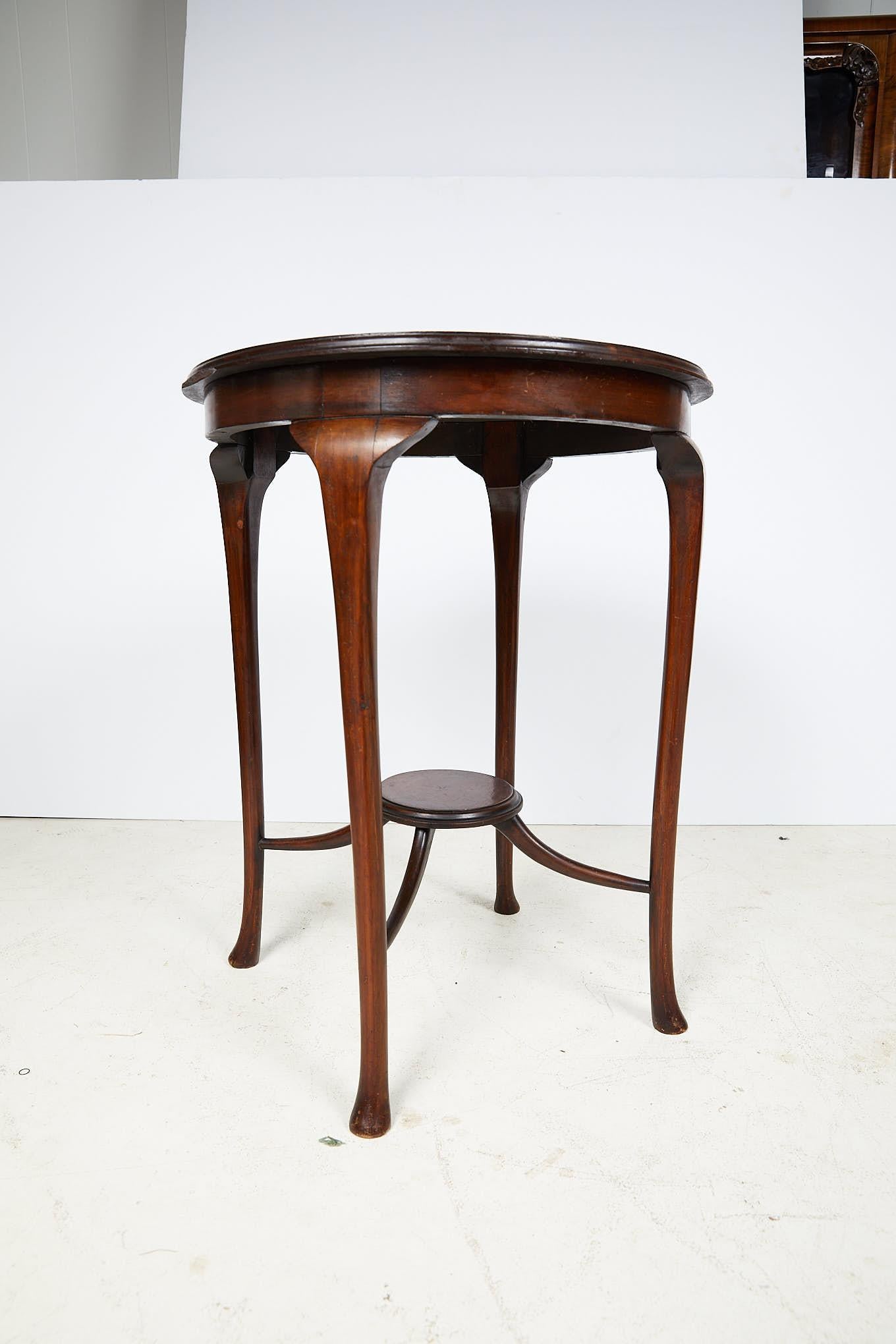 English Art Nouveau Round Tea Table of Mahogany 1