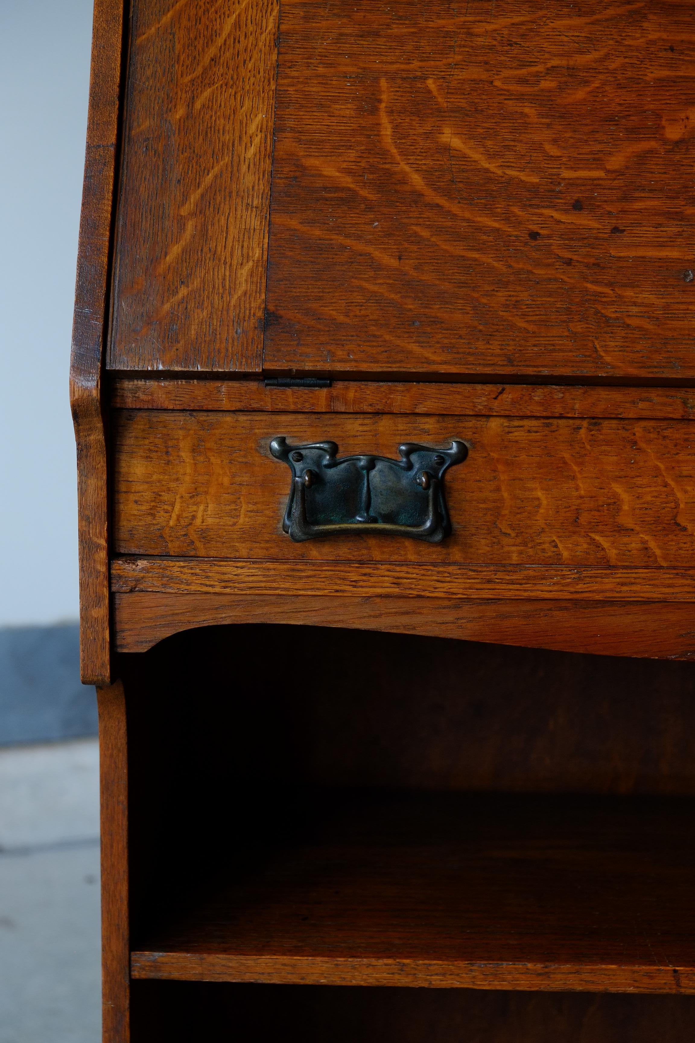 Early 20th Century English Art Nouveau Solid Oak Writing Table Bureaux For Sale