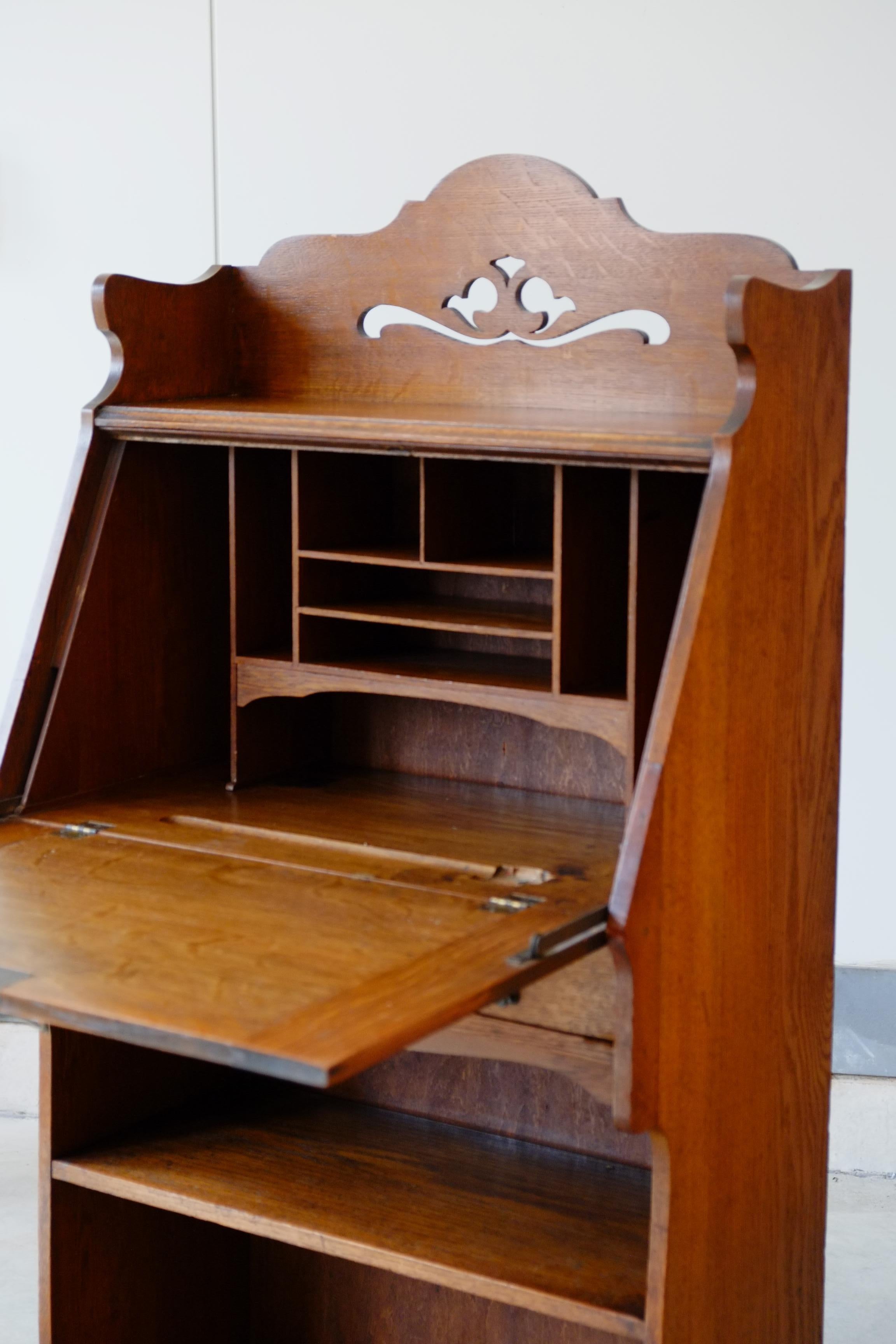 English Art Nouveau Solid Oak Writing Table Bureaux For Sale 2