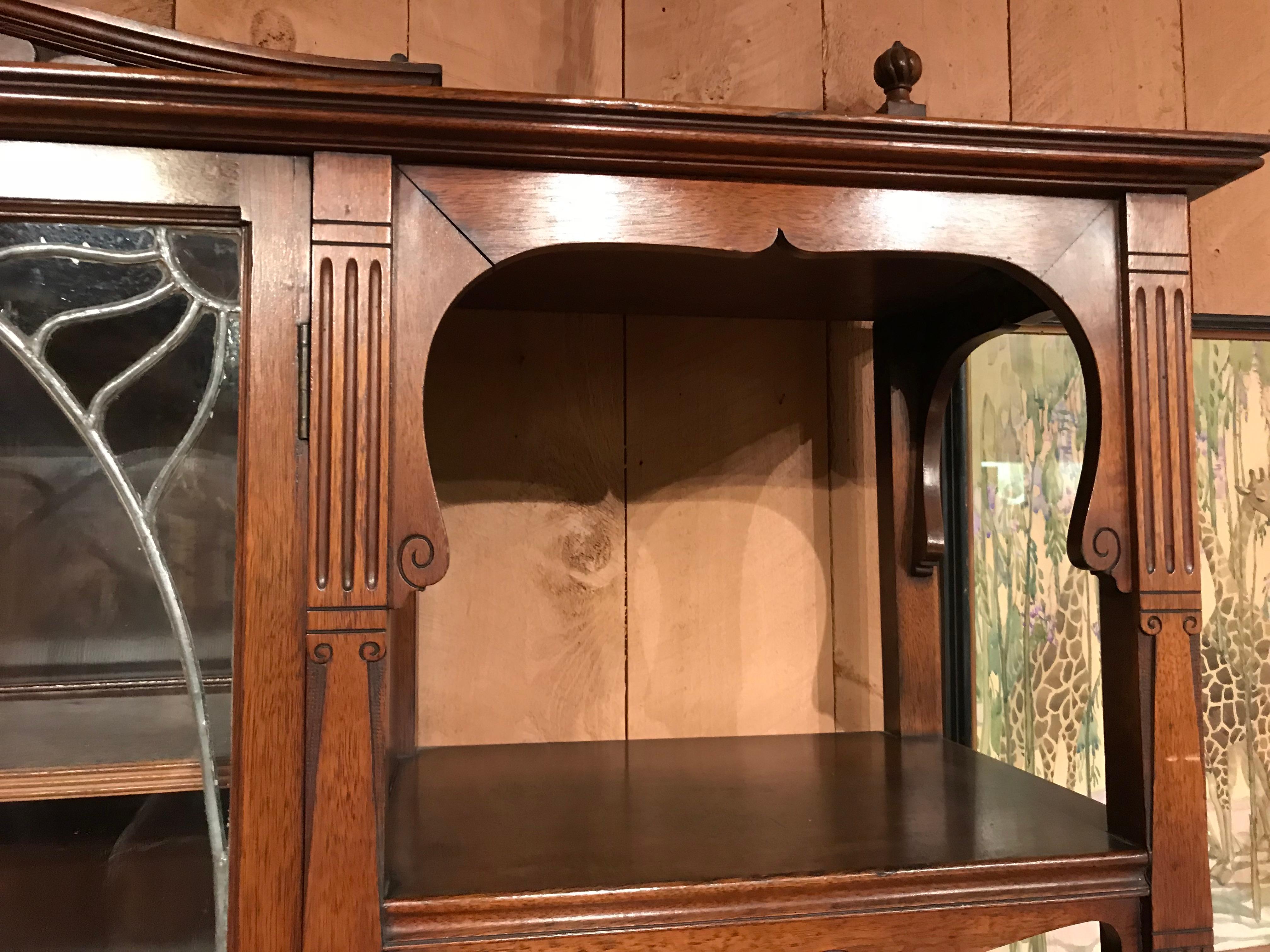 English Art Nouveau Walnut Étagère or Bookcase with Leaded Glass Doors In Good Condition In Milford, NH