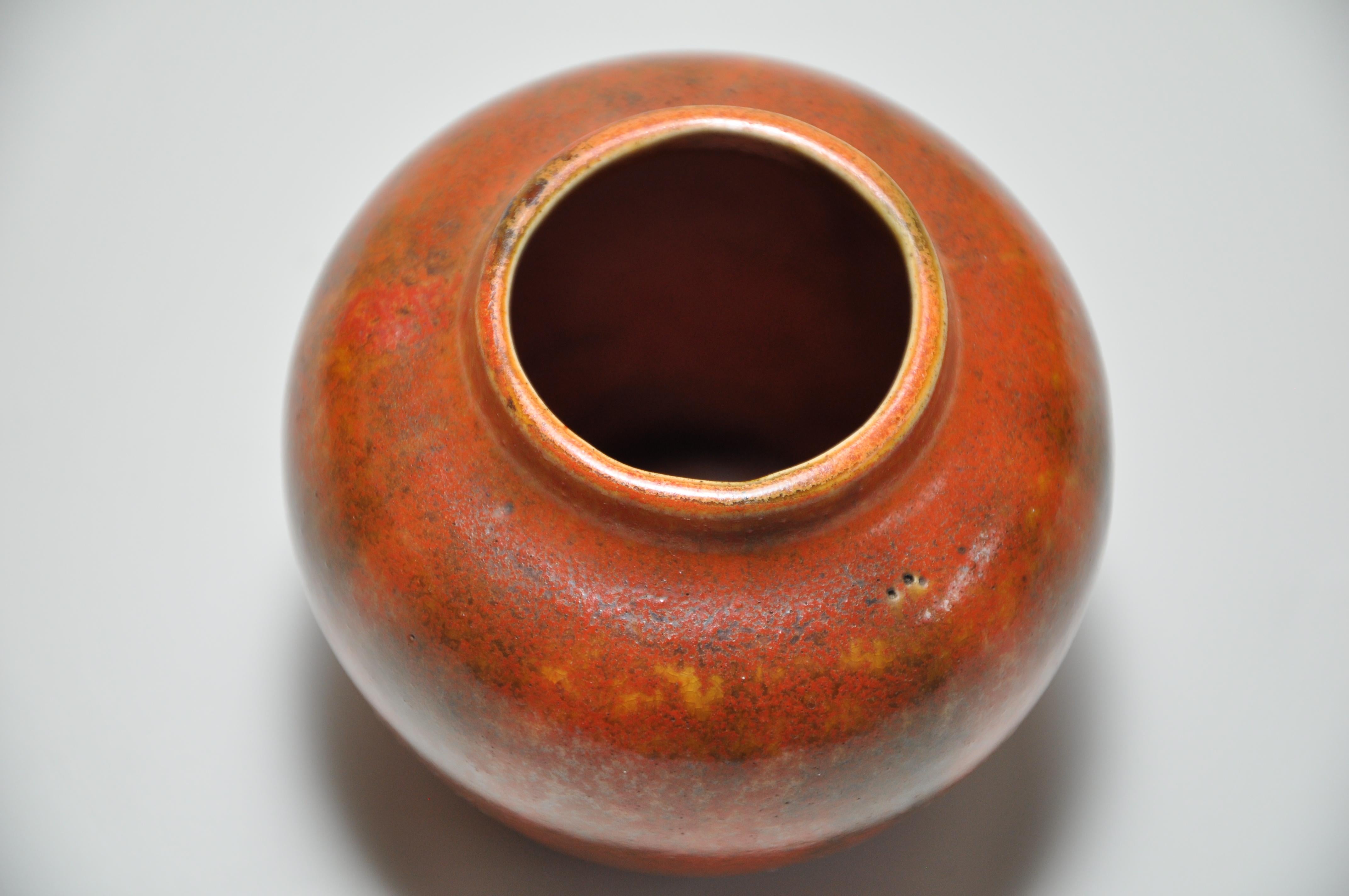 Inconnu Poterie d'art anglaise vase orange céramique de style chinois en vente