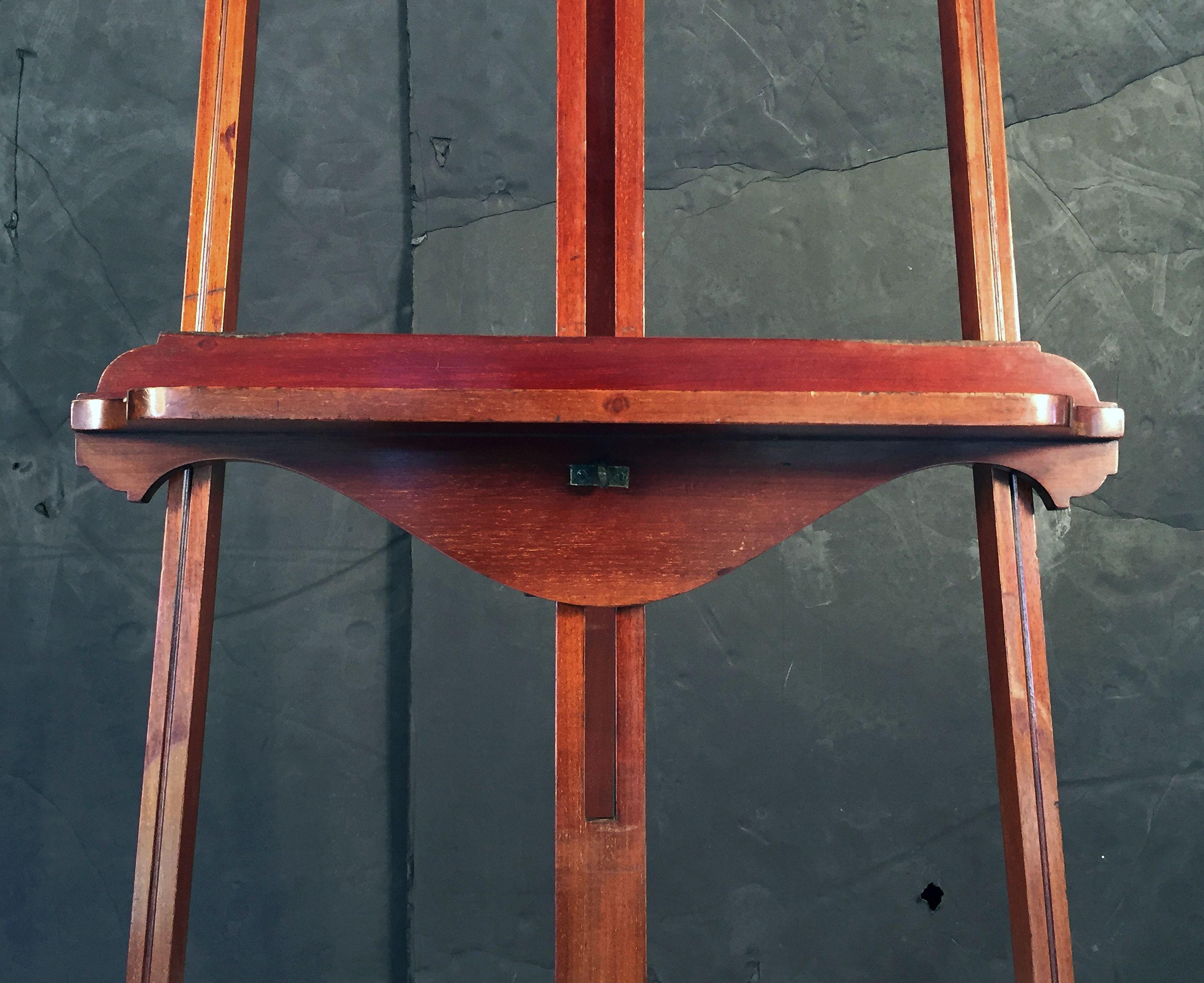 English Artist's Gallery Display or Studio Easel of Turned Mahogany For Sale 7