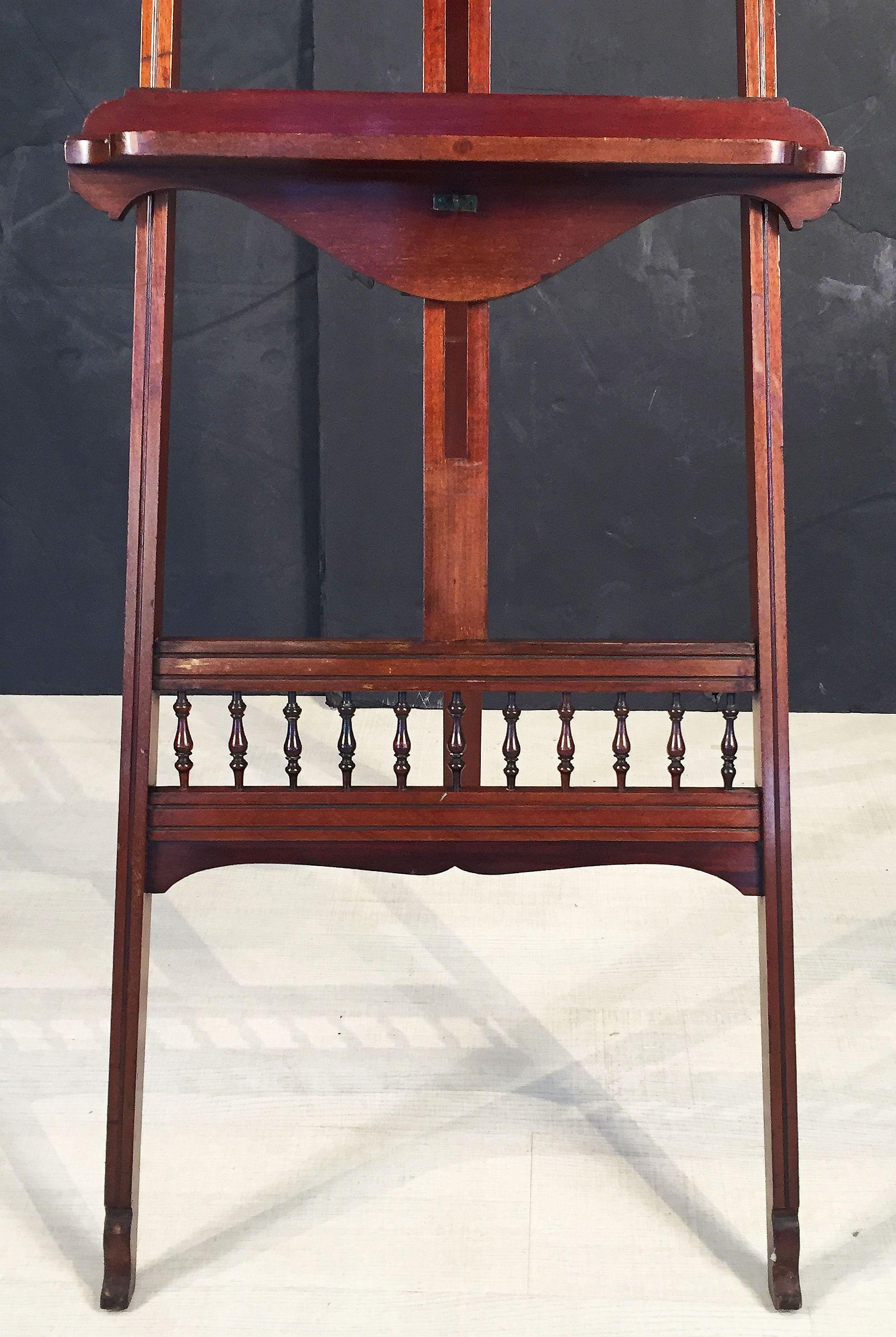 English Artist's Gallery Display or Studio Easel of Turned Mahogany For Sale 11