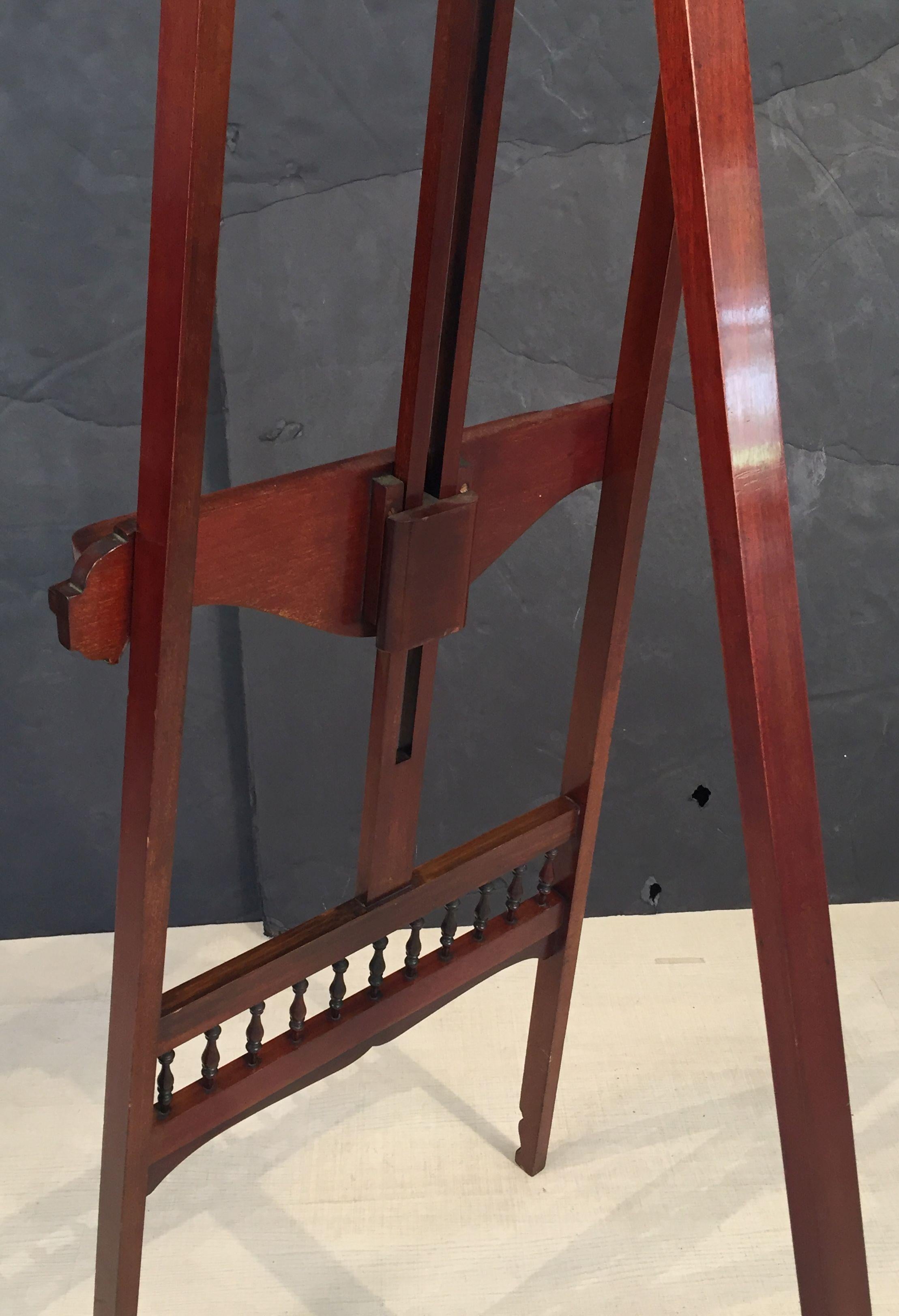 English Artist's Gallery Display or Studio Easel of Turned Mahogany For Sale 13