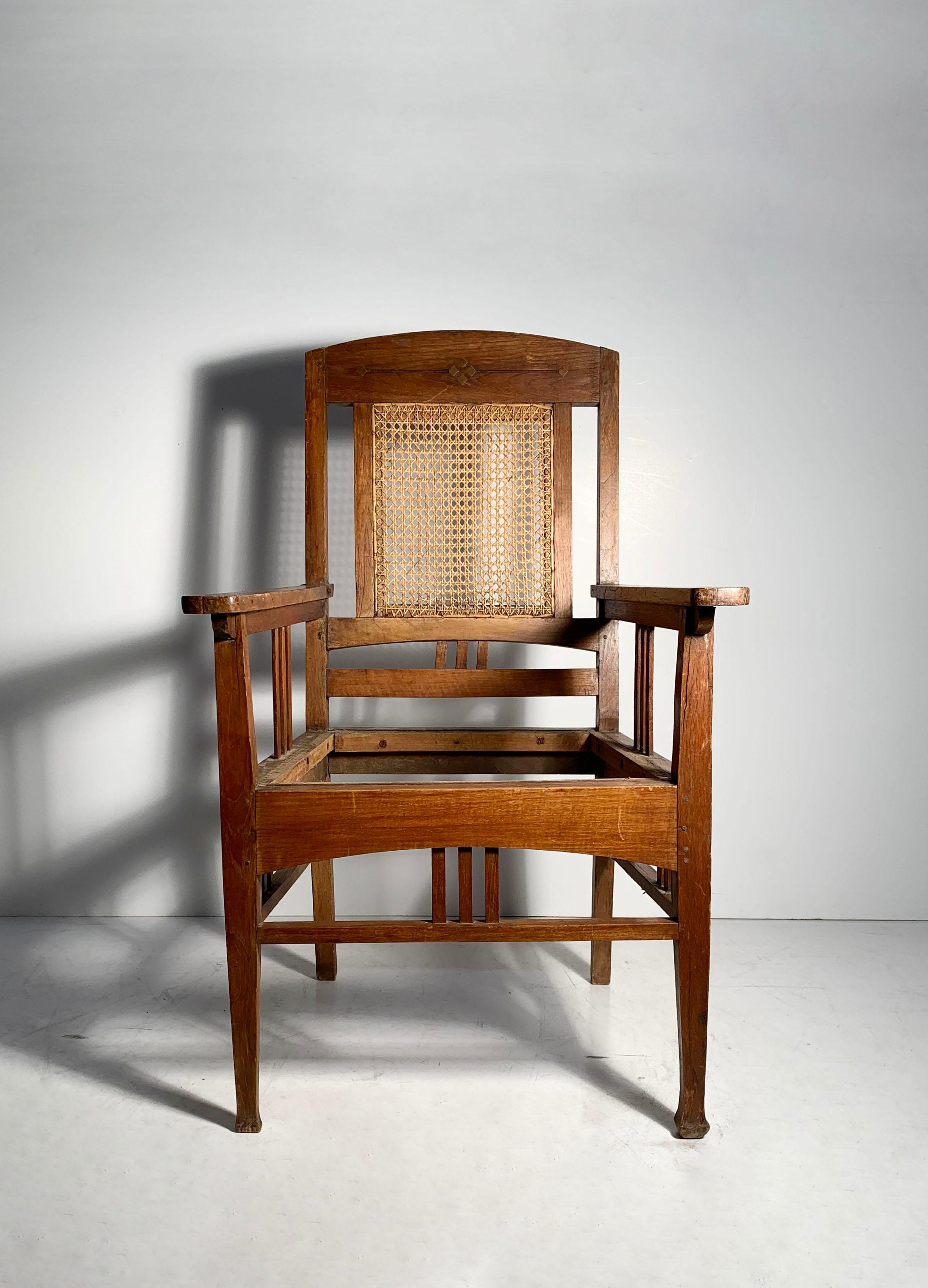 A Beautiful English arts and crafts chair form. Messing-Intarsien. 
Für den Designer ungewiss. Angesichts der Proportionen und des Designs sollte es von jemandem sein, der etwas auf sich hält. 
Zustand wie gefunden. Bitte beachten Sie die Details.