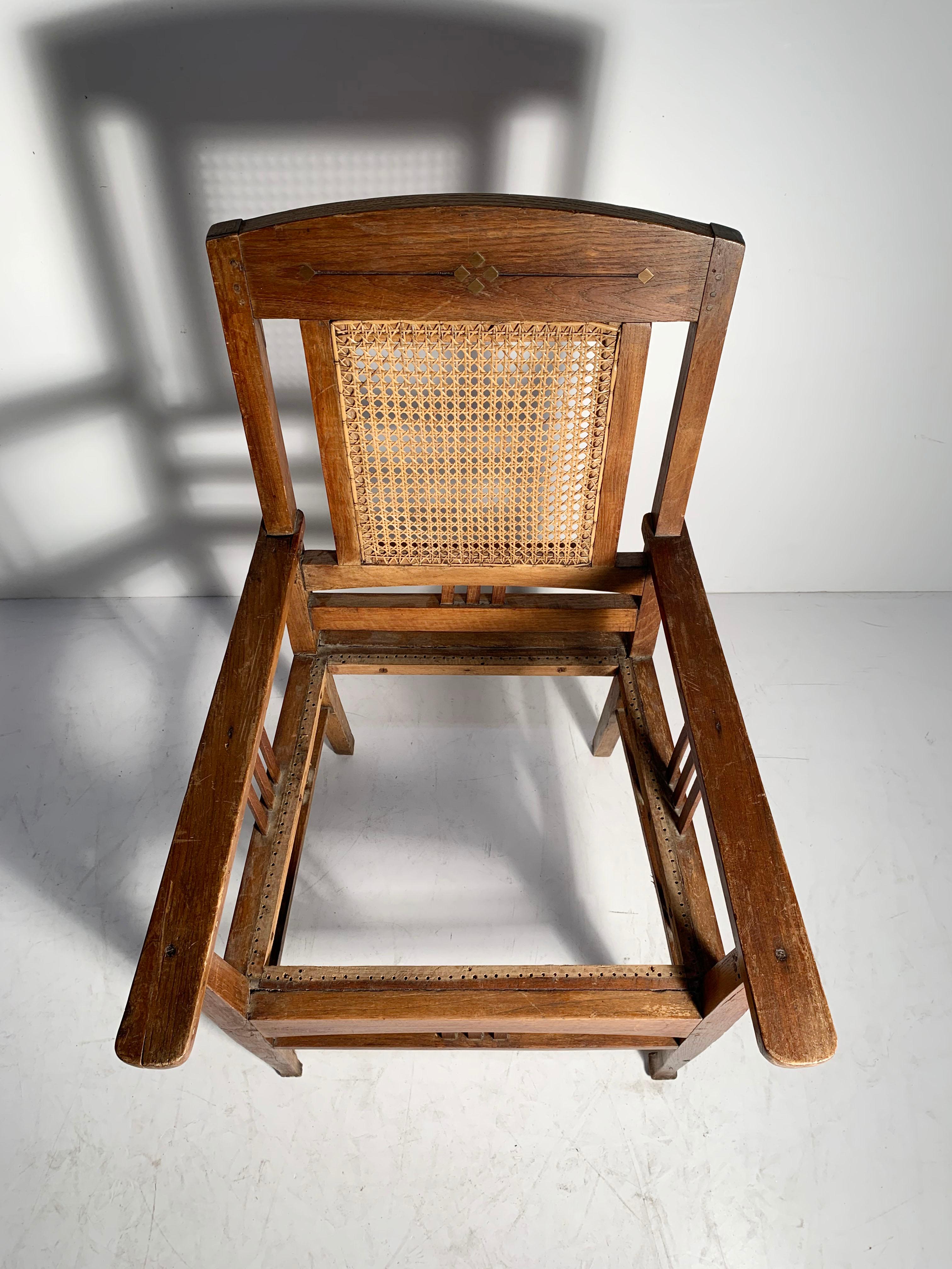 English Arts and Crafts Arm Chair In Good Condition For Sale In Chicago, IL