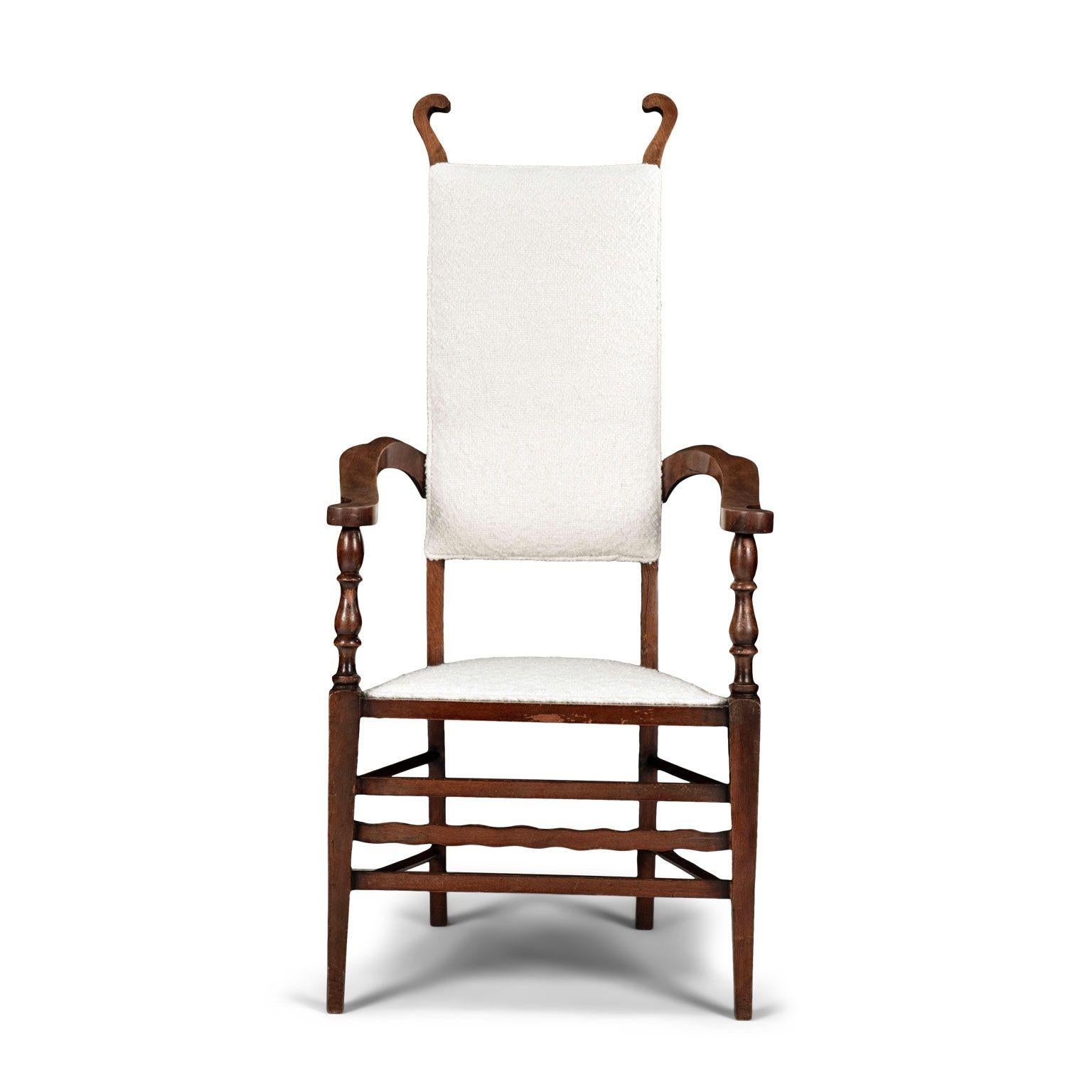 Englischer Arts and Craft Sessel aus braunem Nussbaumholz, zugeschrieben JS Henry im Angebot 3