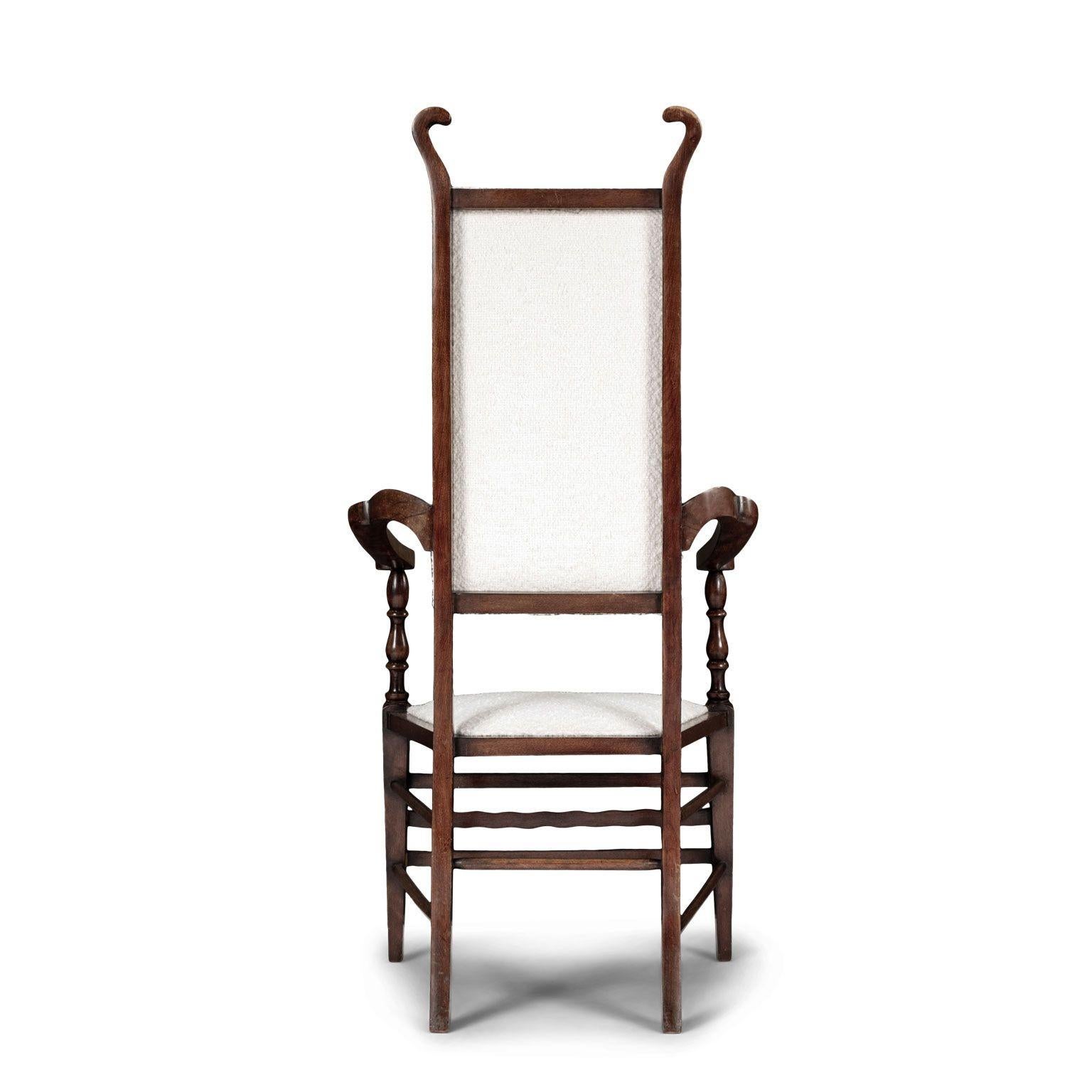 Englischer Arts and Craft Sessel aus braunem Nussbaumholz, zugeschrieben JS Henry (Wolle) im Angebot