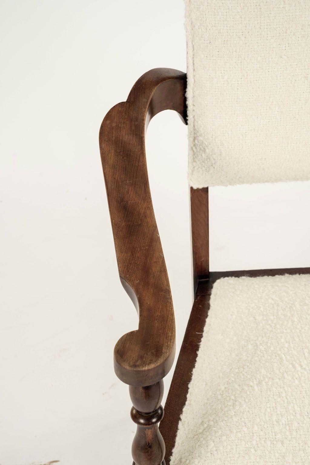 Englischer Arts and Craft Sessel aus braunem Nussbaumholz, zugeschrieben JS Henry im Angebot 2