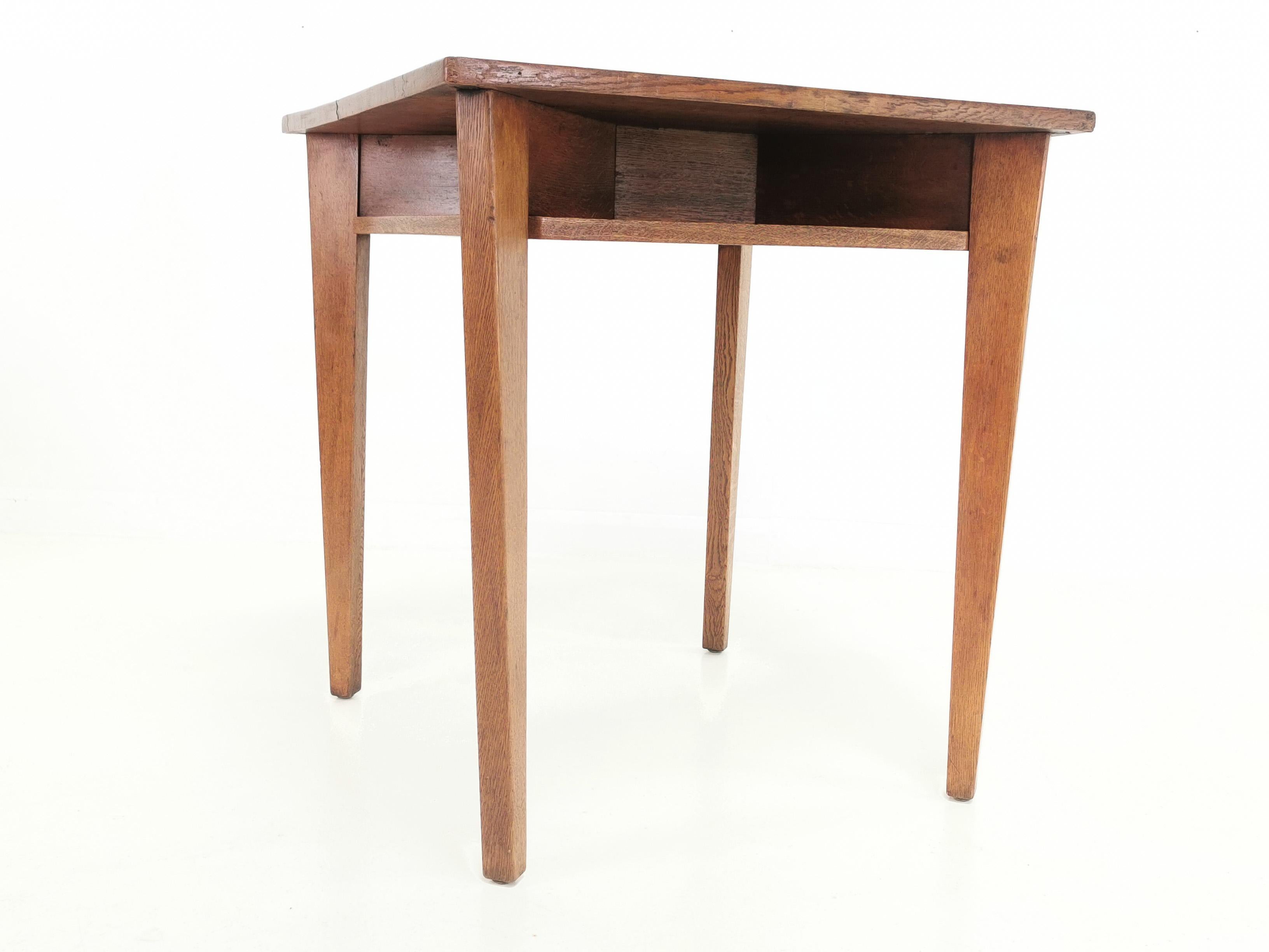 Gordon Russell table

Gordon Russell 1930s British made occasional table that can be used as a desk. Made from oak, the table has under tier storage sections and is a very compact size. It has light wear commensurate with age and use.

Gordon