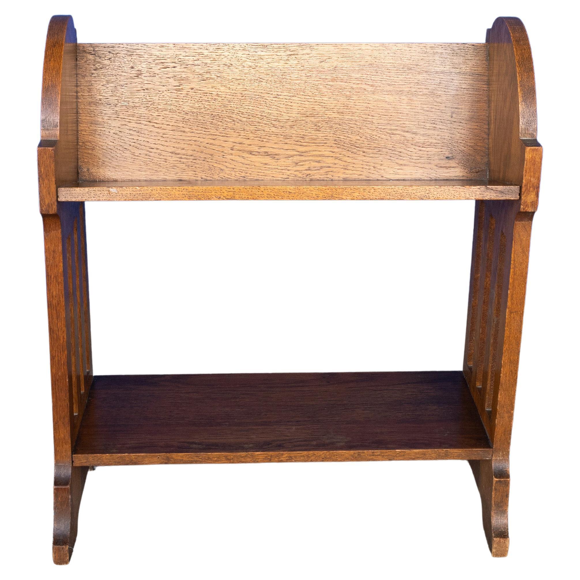 English Arts And Crafts Golden Oak Trough Table Top Bookcase 
C.1910
Attributed to Liberty Of London
In very good coindition commensurate of age. 