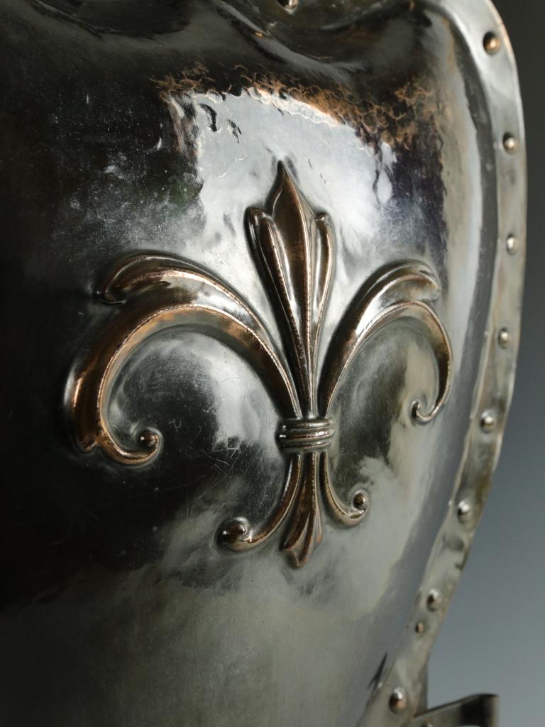 Pare-étincelles anglais Arts and Crafts en cuivre martelé en vente 6