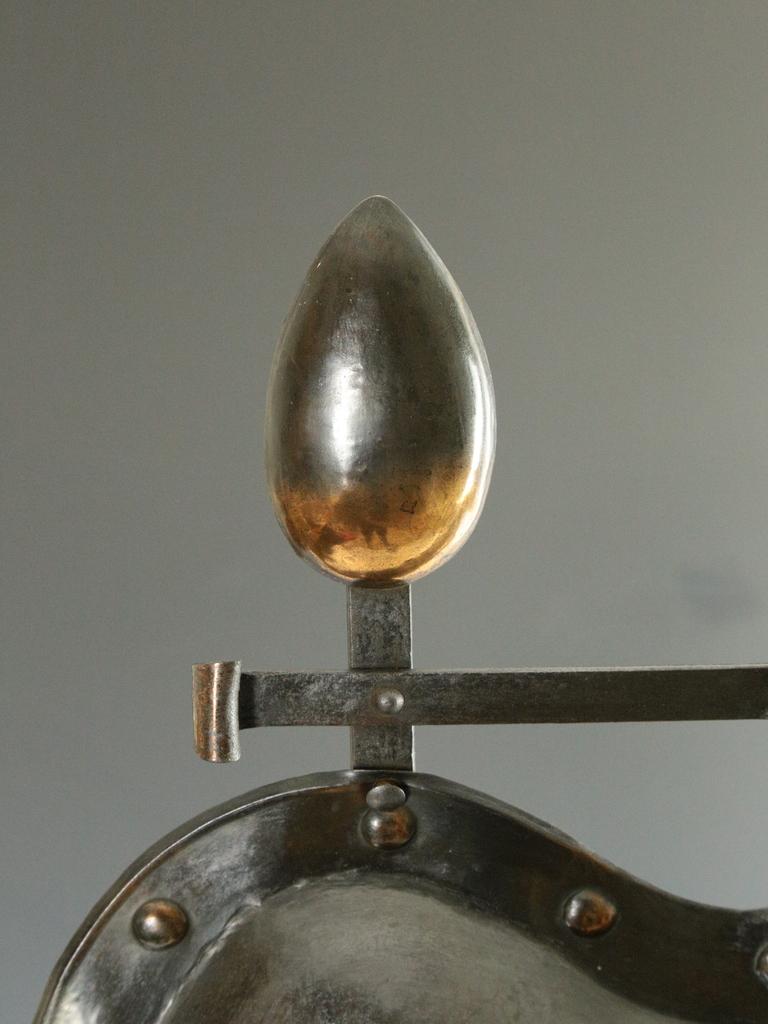XIXe siècle Pare-étincelles anglais Arts and Crafts en cuivre martelé en vente