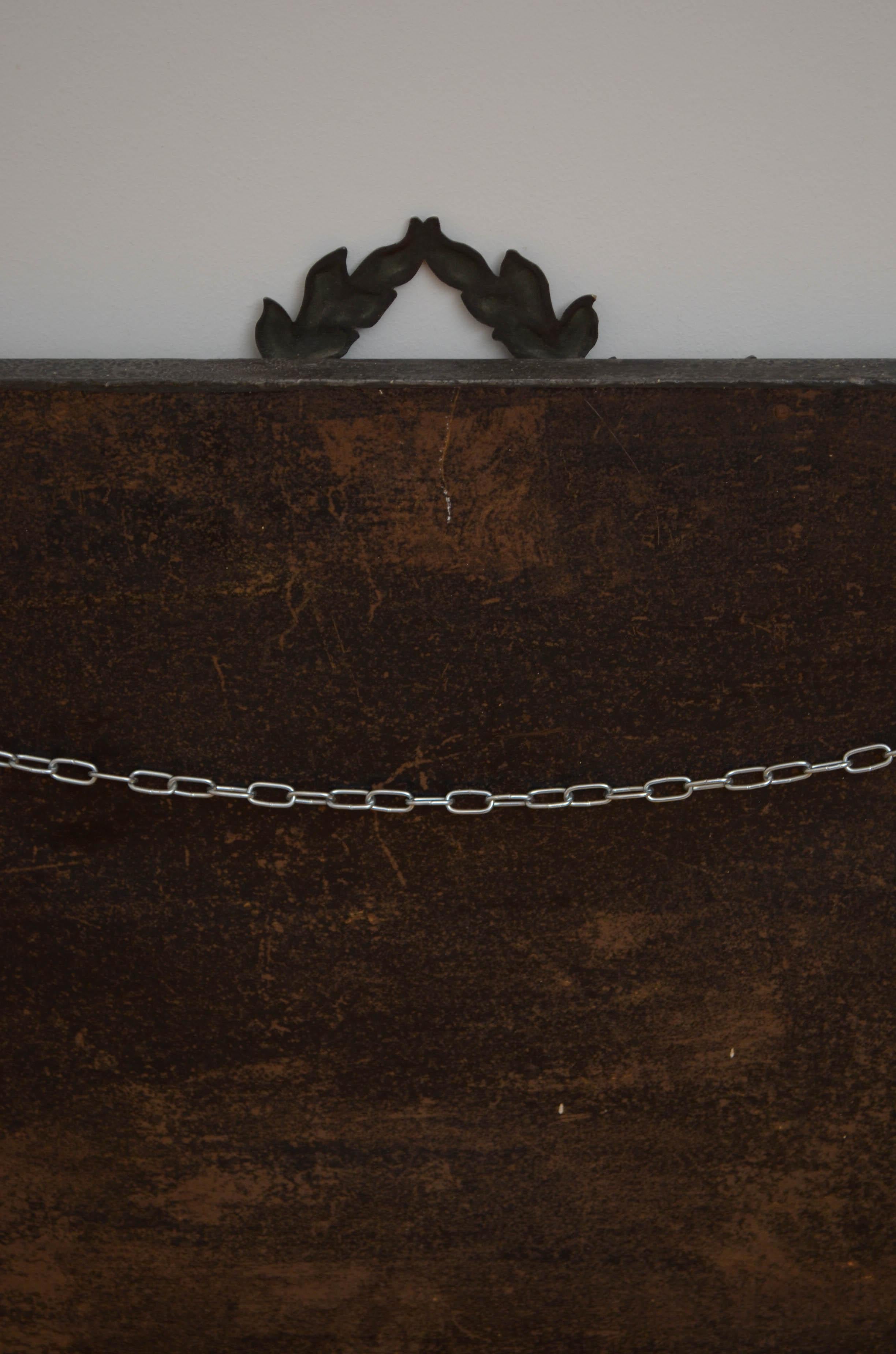 Englischer gehämmerter Wandspiegel aus der Zeit des Arts and Crafts um 1920 im Angebot 4