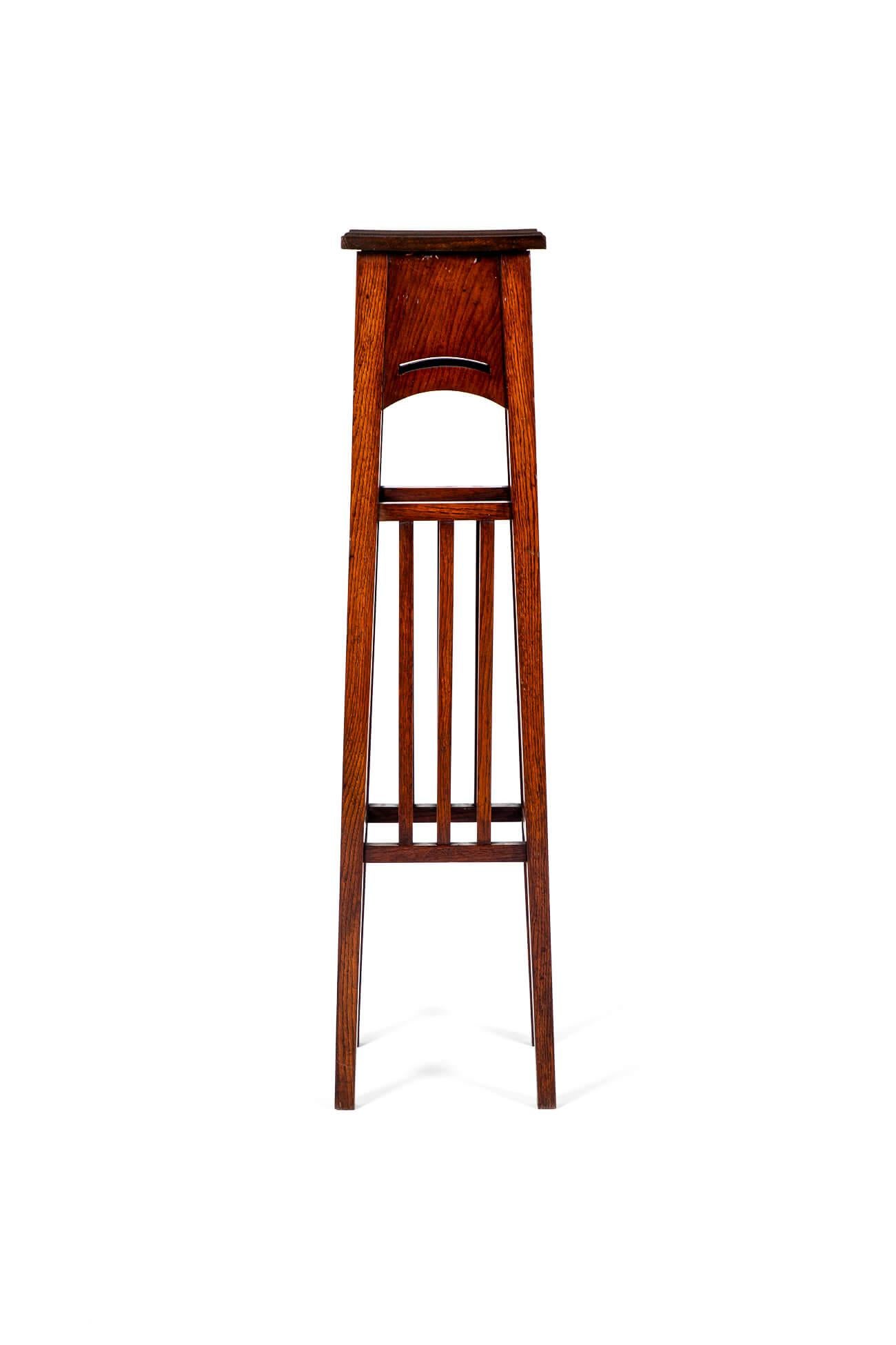 Englischer Arts and Craft Jardiniere Stand, Liberty and Co. London zugeschrieben (Arts and Crafts) im Angebot