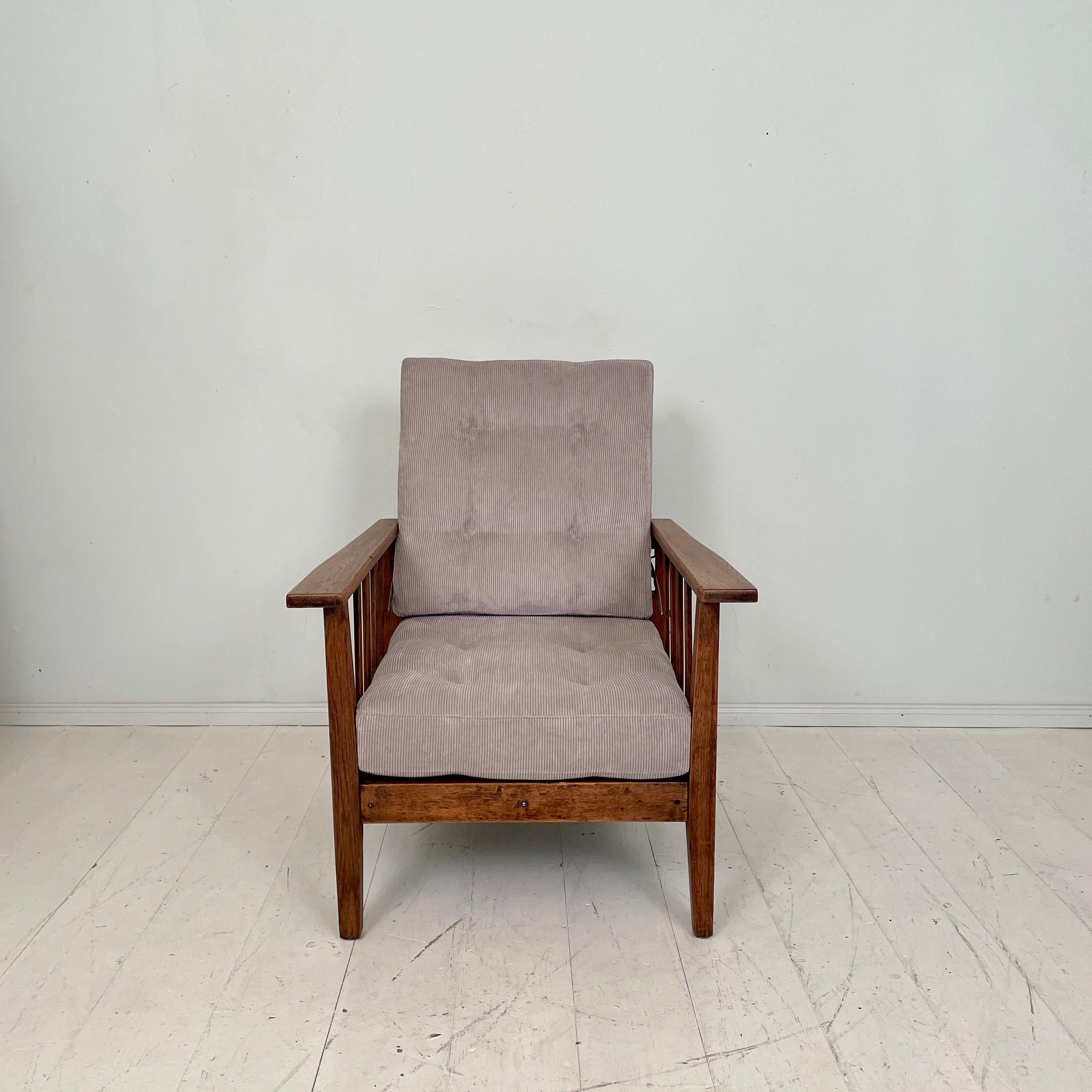 This beautiful English Arts and Crafts Morris Armchair was made around 1910. It is out of solid oak and the upholstery was re-done in grey cord.
Beautiful Patina. The back is adjustable in five different positions.
A unique piece which is a great