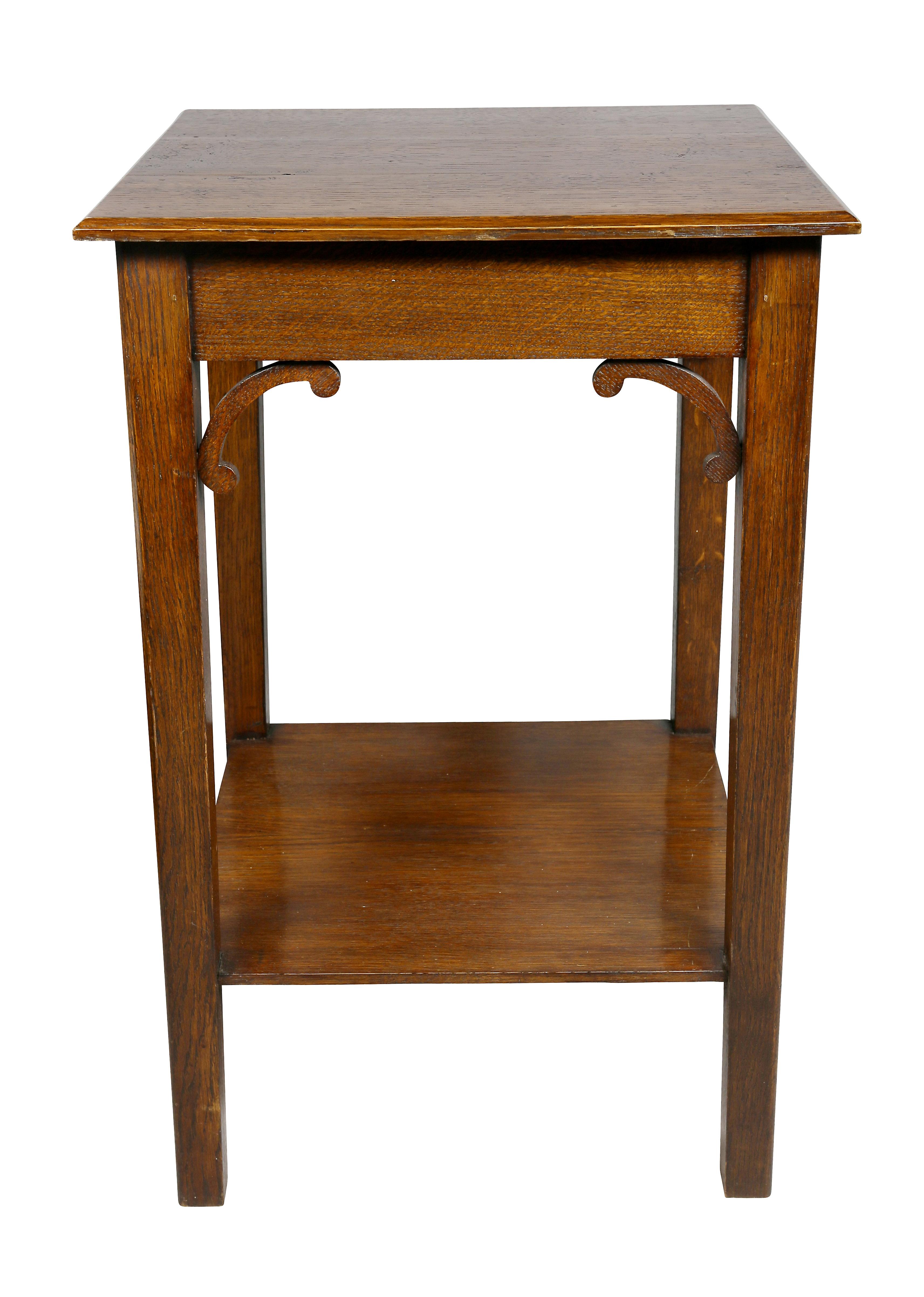 English Arts and Crafts Oak End Table im Zustand „Gut“ in Essex, MA