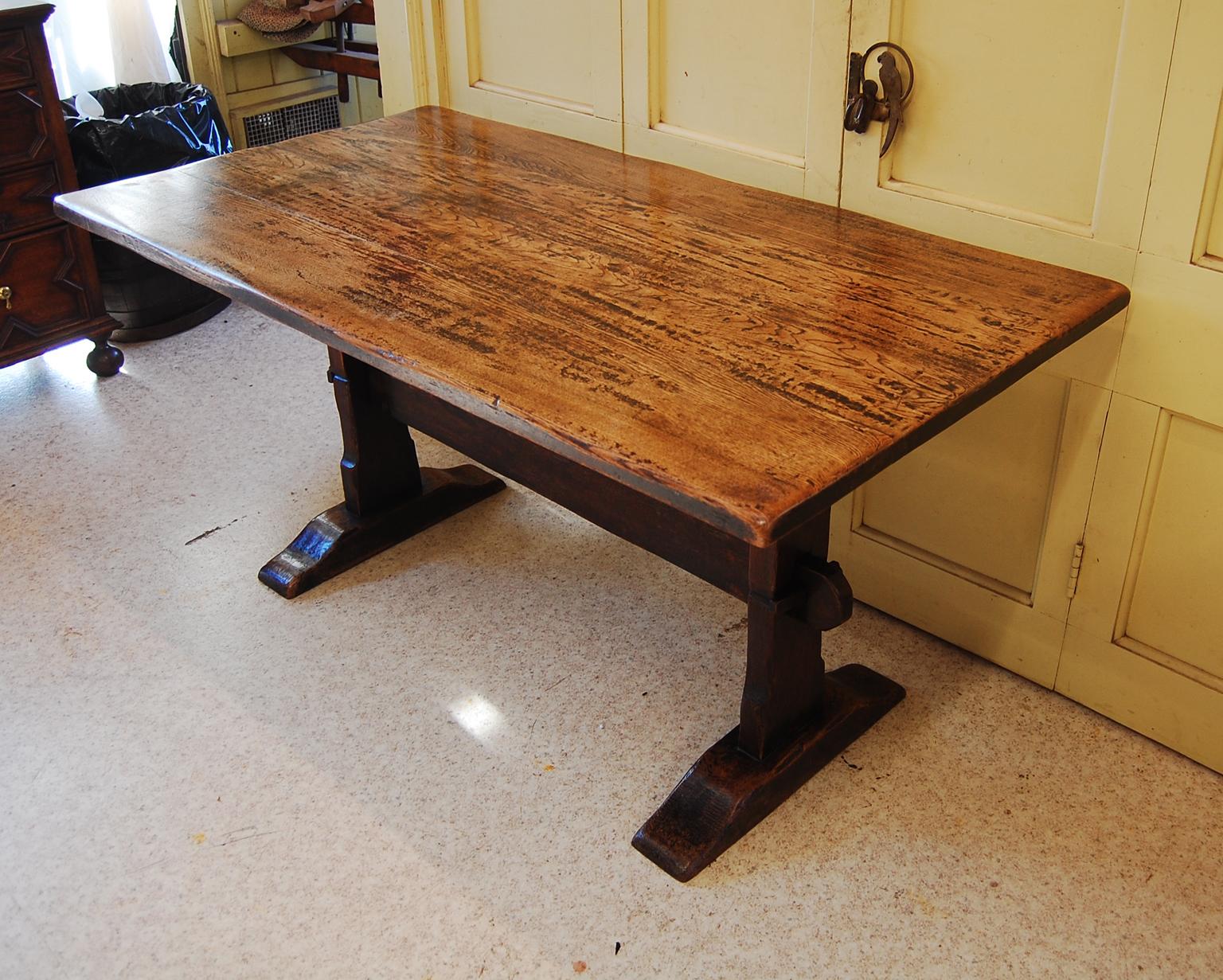 English Arts and Crafts Oak Farmhouse Table with Trestle Base and Plank Top In Good Condition For Sale In Wells, ME
