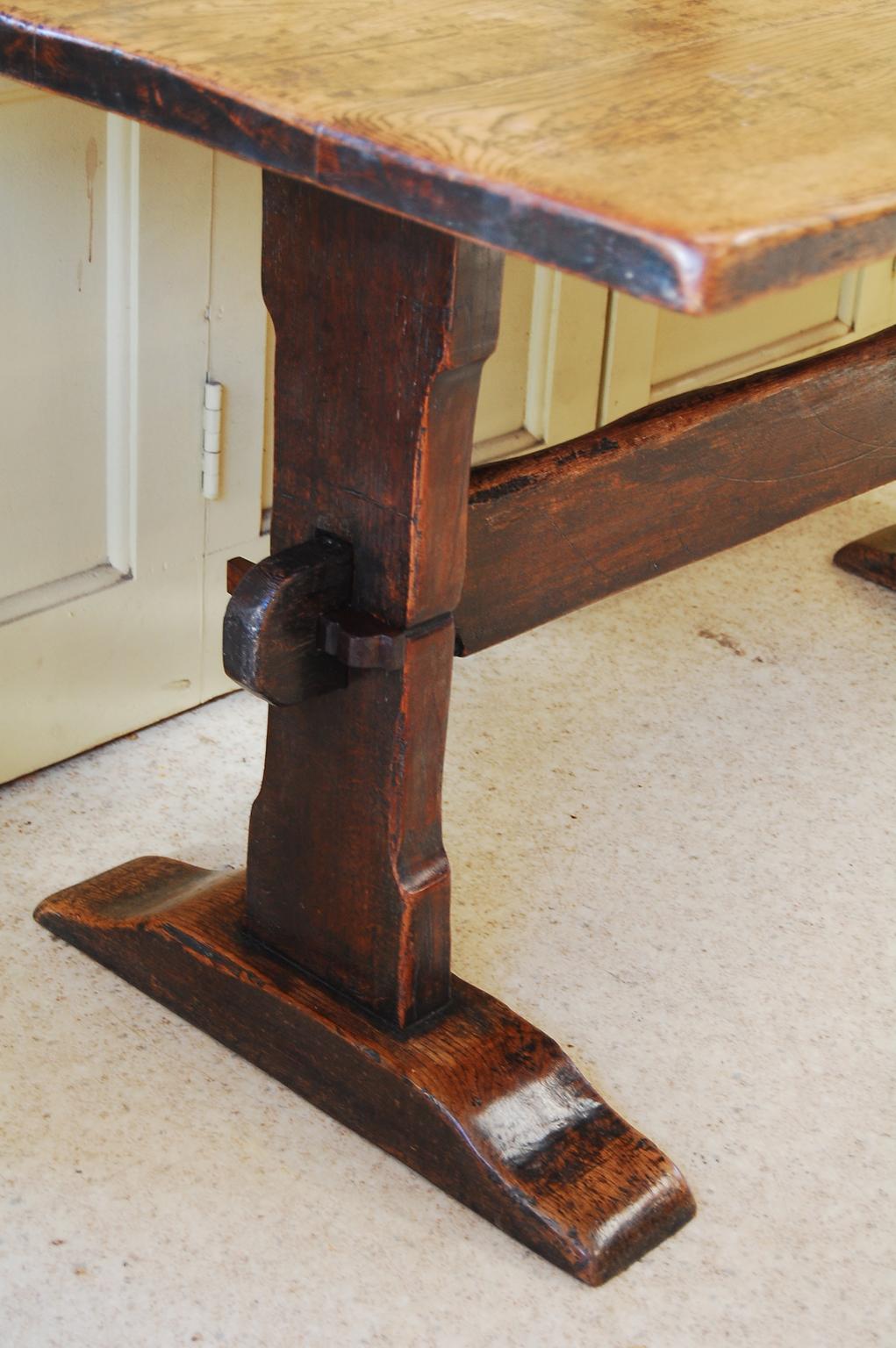 English Arts and Crafts Oak Farmhouse Table with Trestle Base and Plank Top For Sale 2