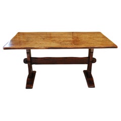 Table de ferme anglaise Arts and Crafts en chêne avec base à tréteaux et plateau en planches