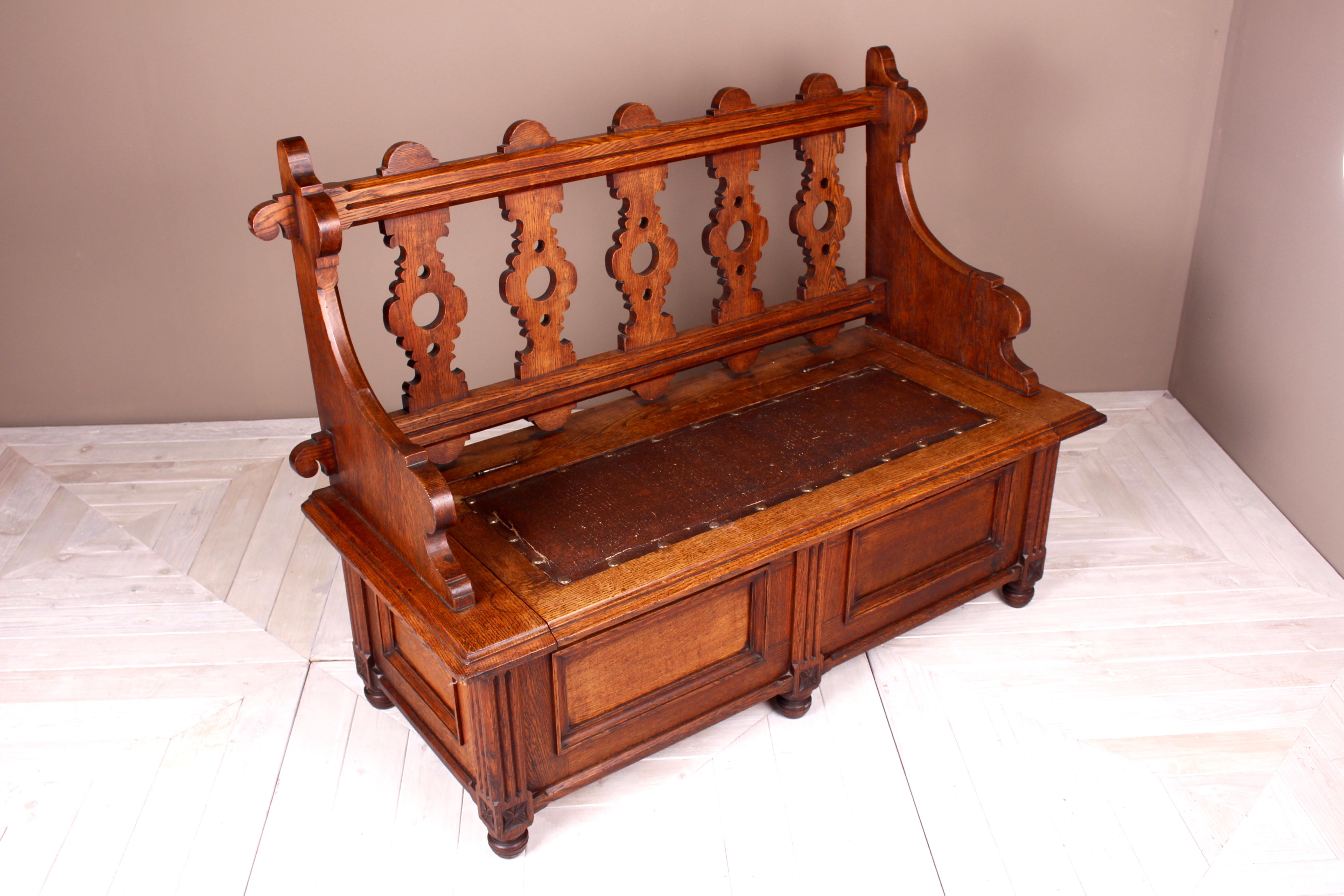 English Arts and Crafts Oak Hall Seat, circa 1880 In Excellent Condition In Heathfield, East Sussex