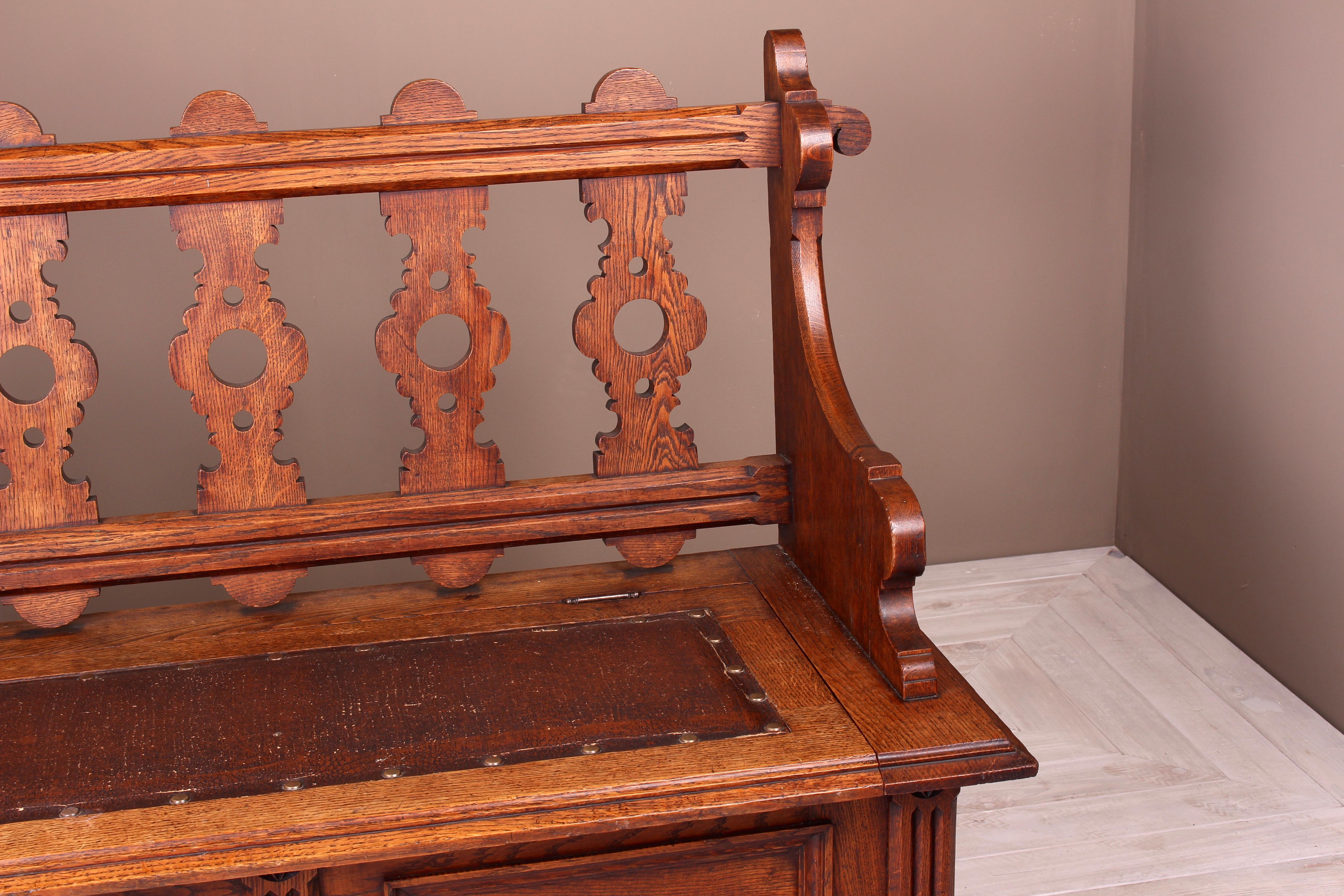 English Arts and Crafts Oak Hall Seat, circa 1880 2