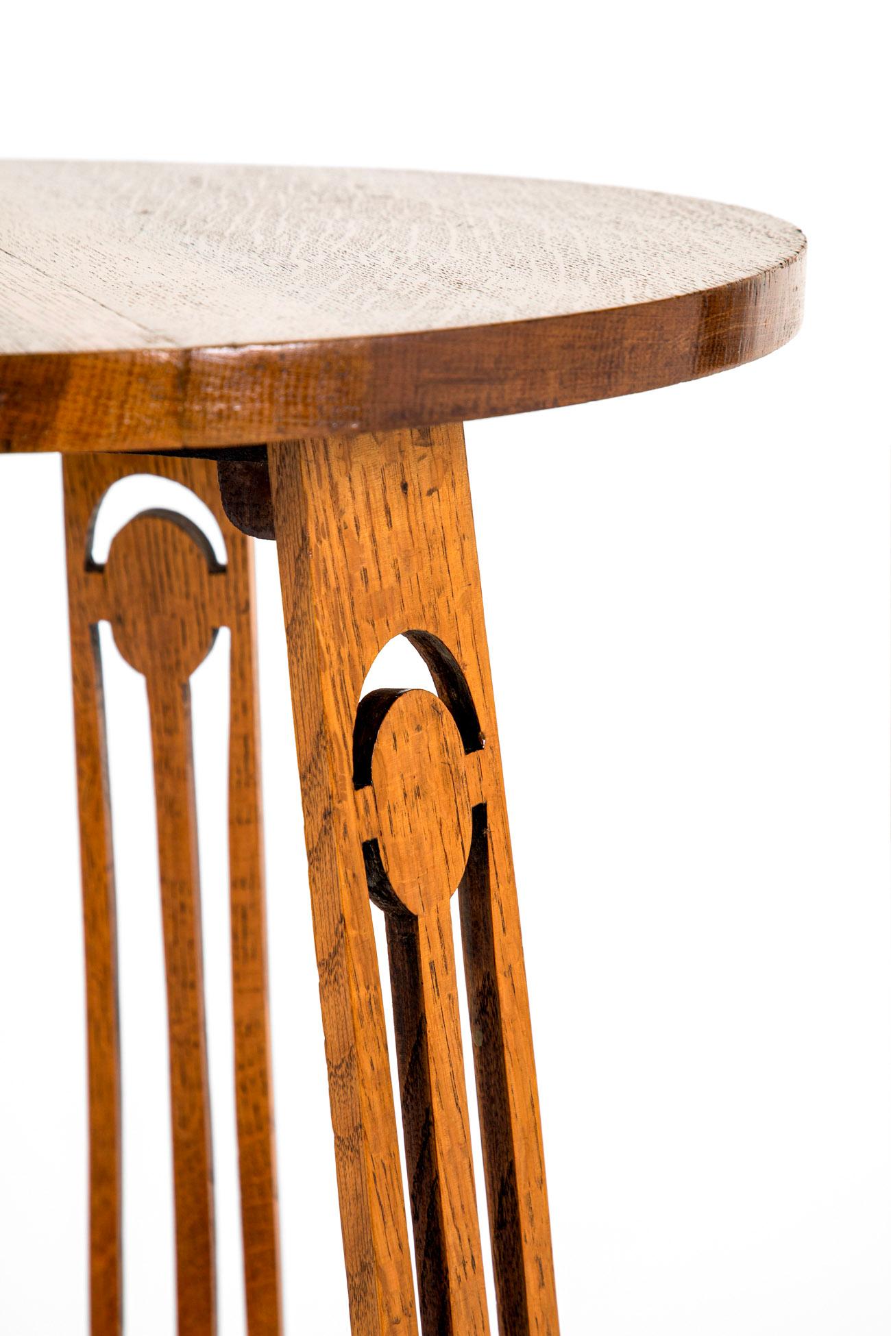 Table d'appoint Arts and Crafts anglaise en vente 3