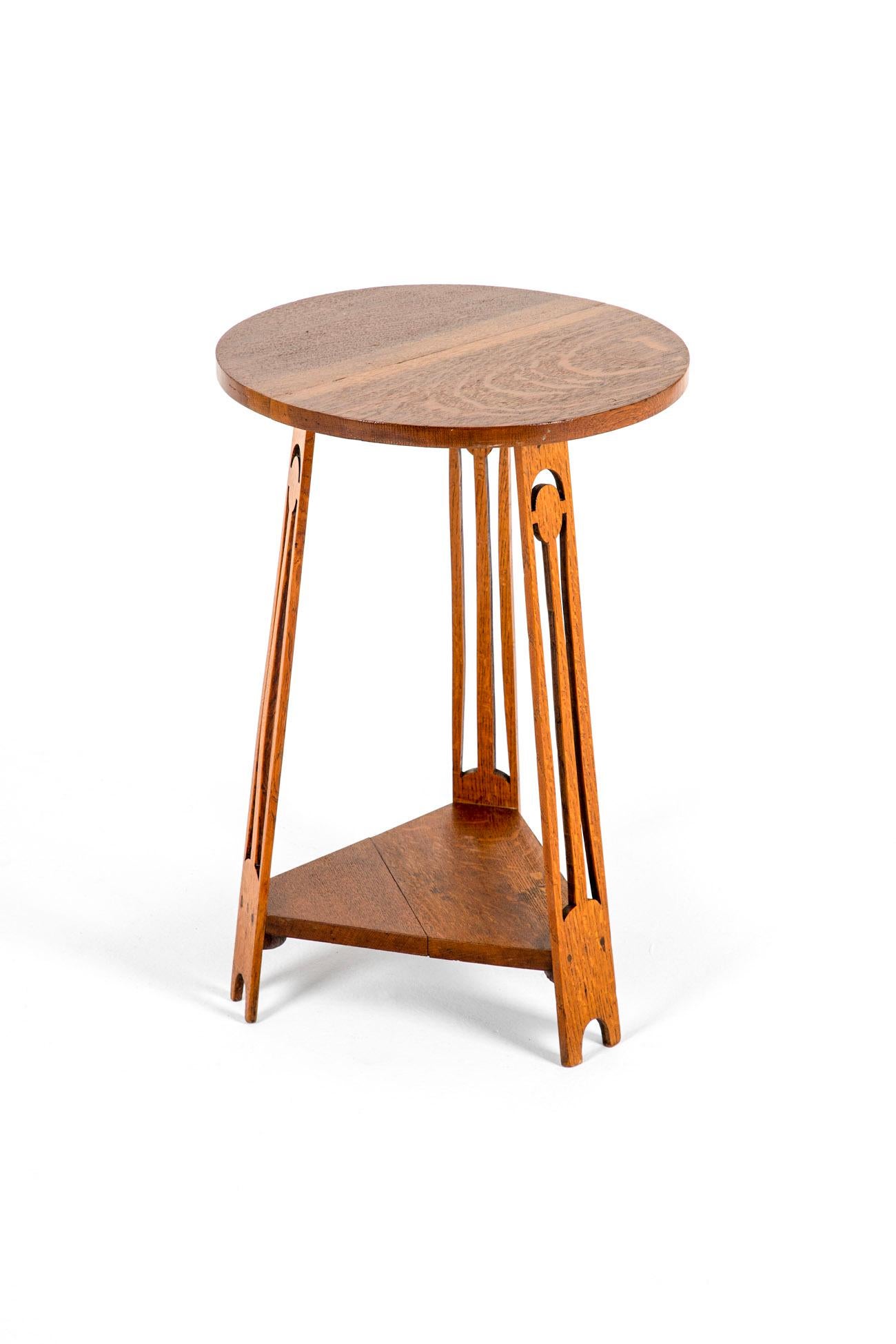 Britannique Table d'appoint Arts and Crafts anglaise en vente