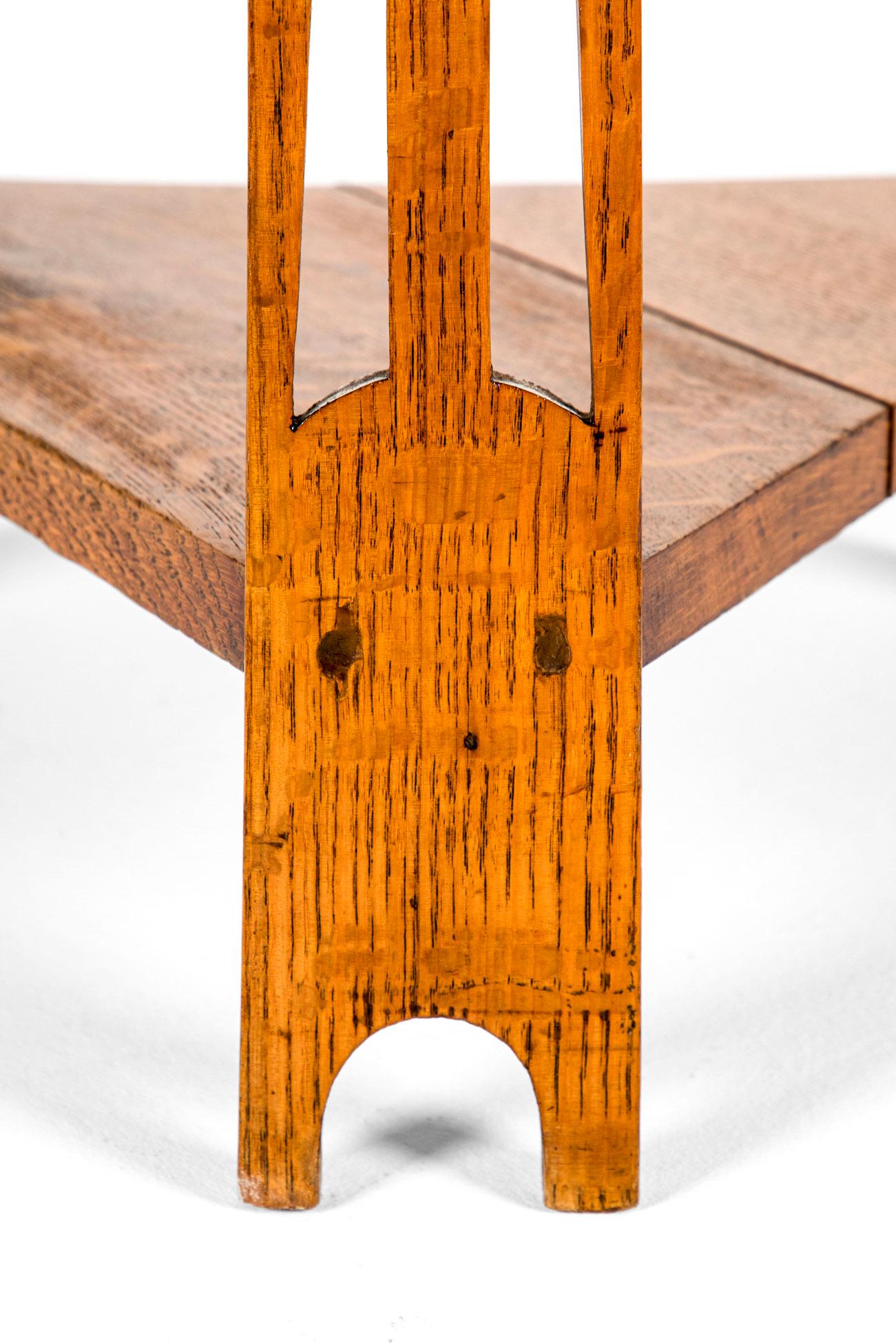 Chêne Table d'appoint Arts and Crafts anglaise en vente