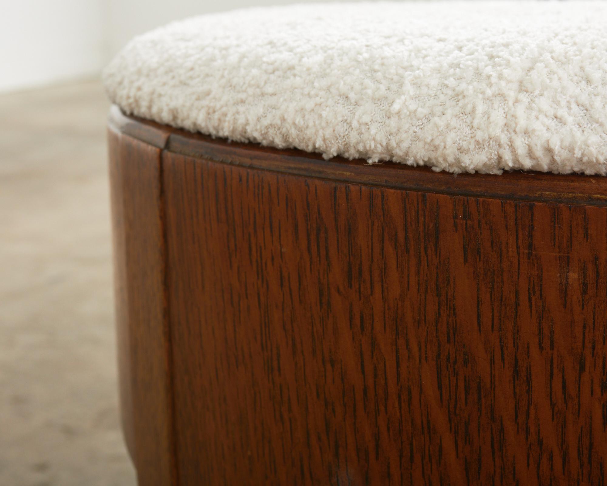 Sgabello inglese Arts and Crafts in Oak segato a quarto con Bouclé in vendita 2
