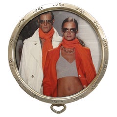 Marco redondo de plata inglés Arts and Crafts