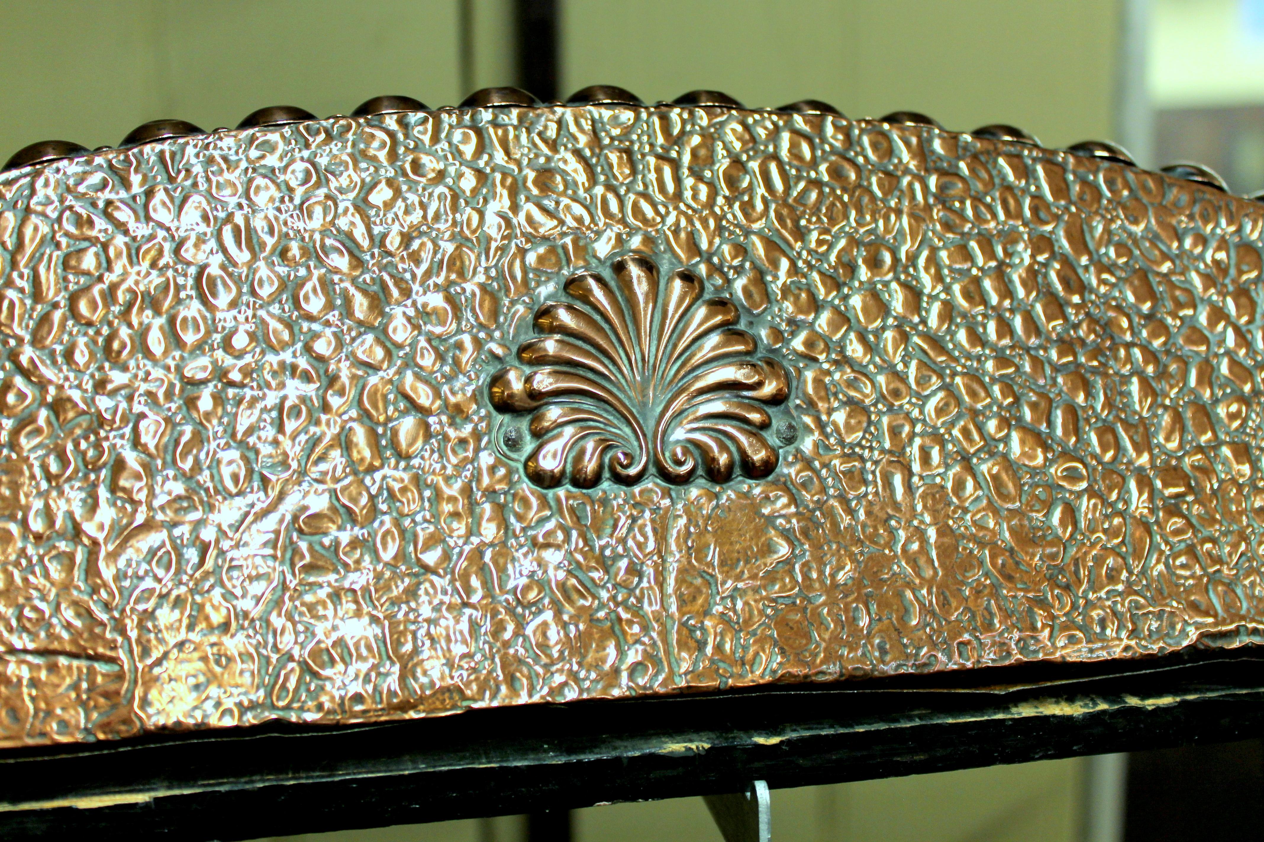 Hand-Crafted English Arts & Crafts Copper Fireplace Fender Attributed to Jos. Sankey & Son