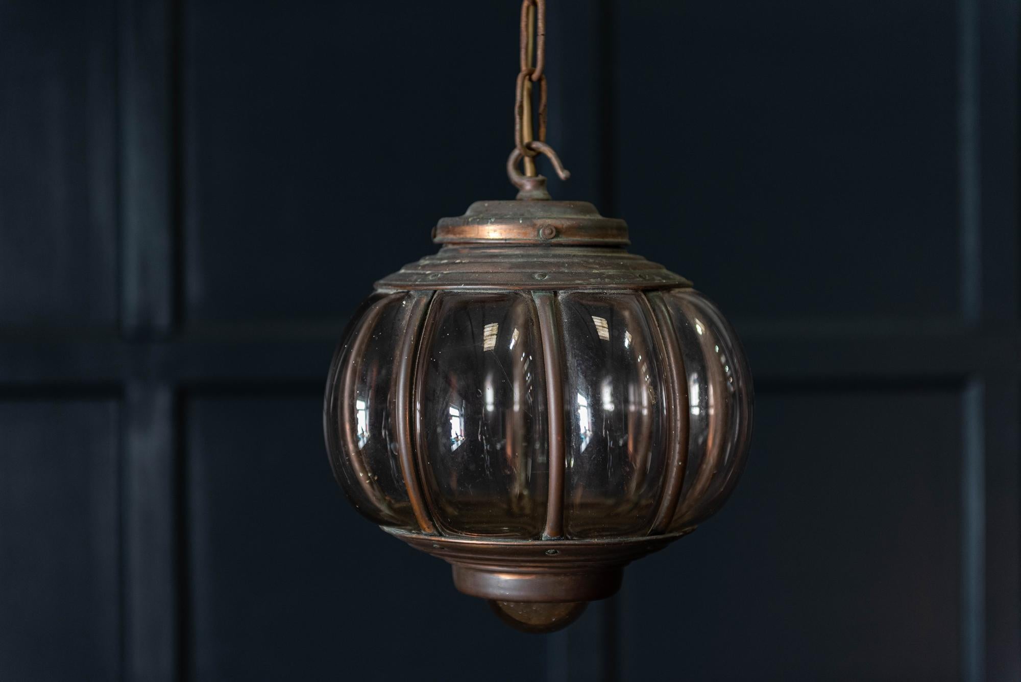 English Arts & Crafts copper glass hall pendant,
circa 1910.
Hall pendant with original glass chain and ceiling hook.

Measures: Diameter 25cm
Chain 50cm.

 
