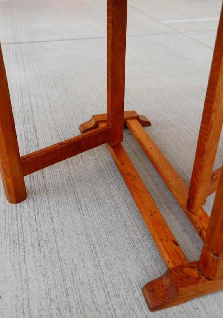 Chêne Table de salle à manger en chêne Cotswold School Gate Leg, de style Arts & Crafts anglais en vente