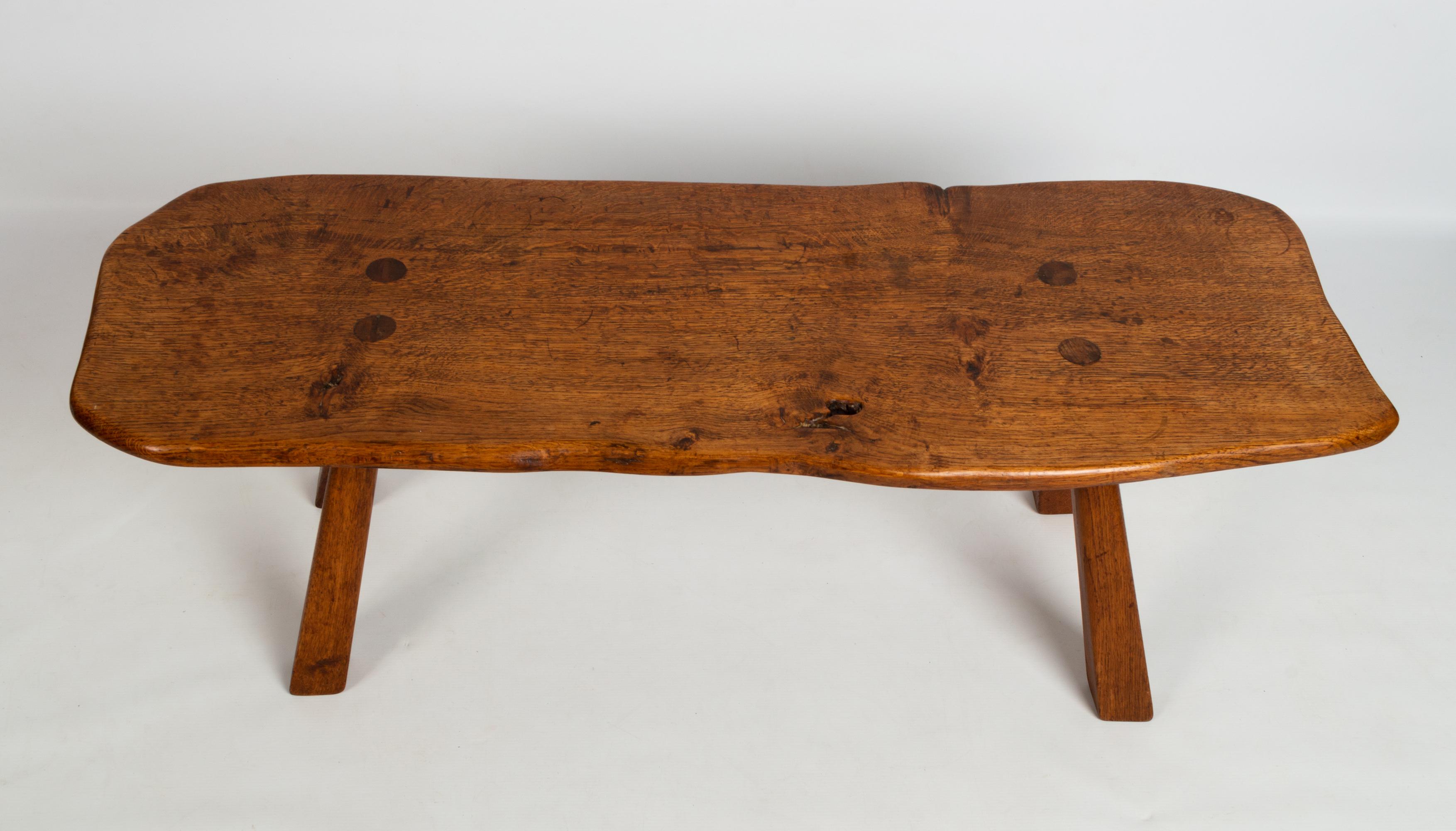  English Arts & Crafts Cotswolds School Oak Bench Coffee Table Console, C.1950 In Good Condition For Sale In London, GB