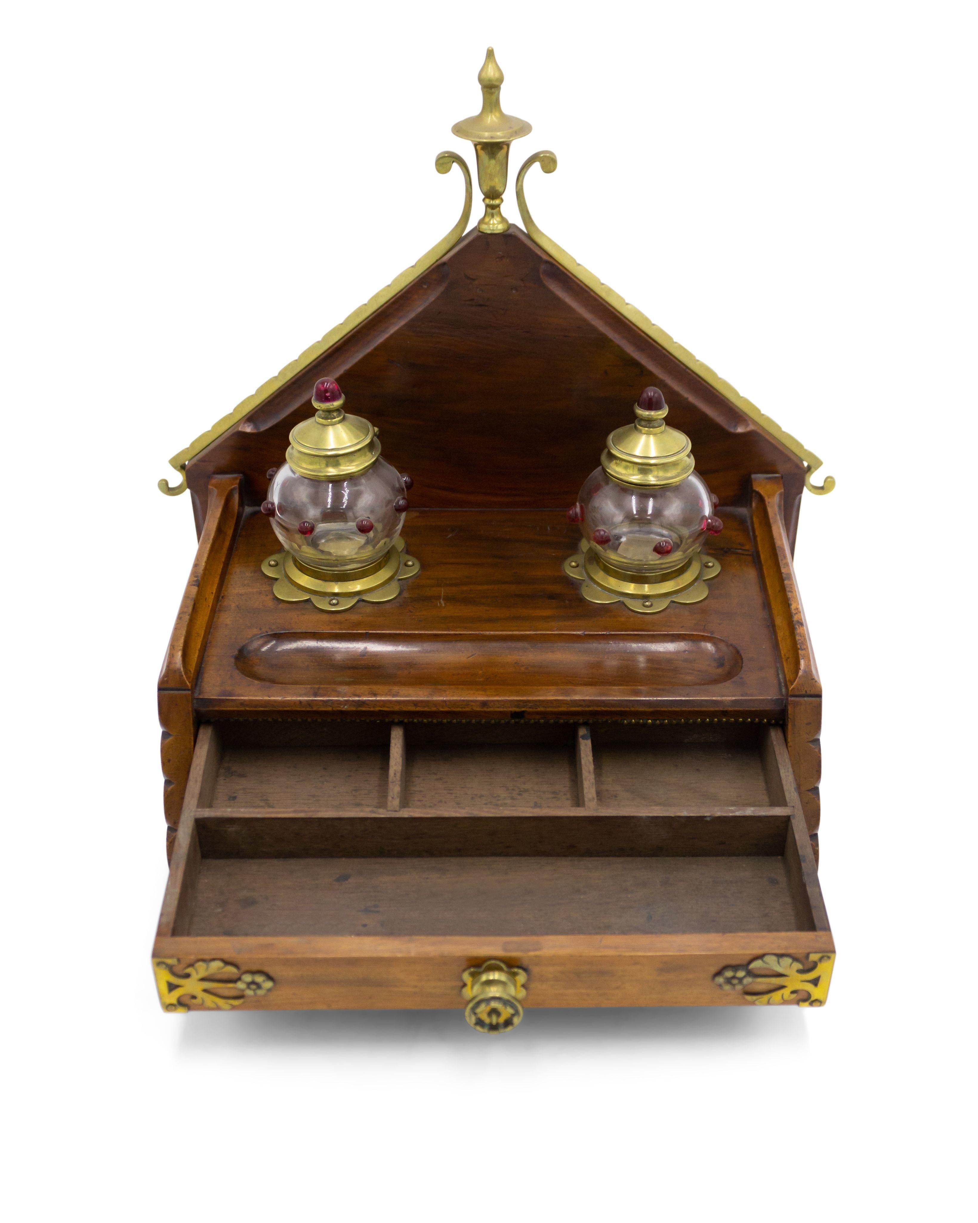 English Arts & Crafts Mahogany and Brass Inkwell In Good Condition For Sale In New York, NY