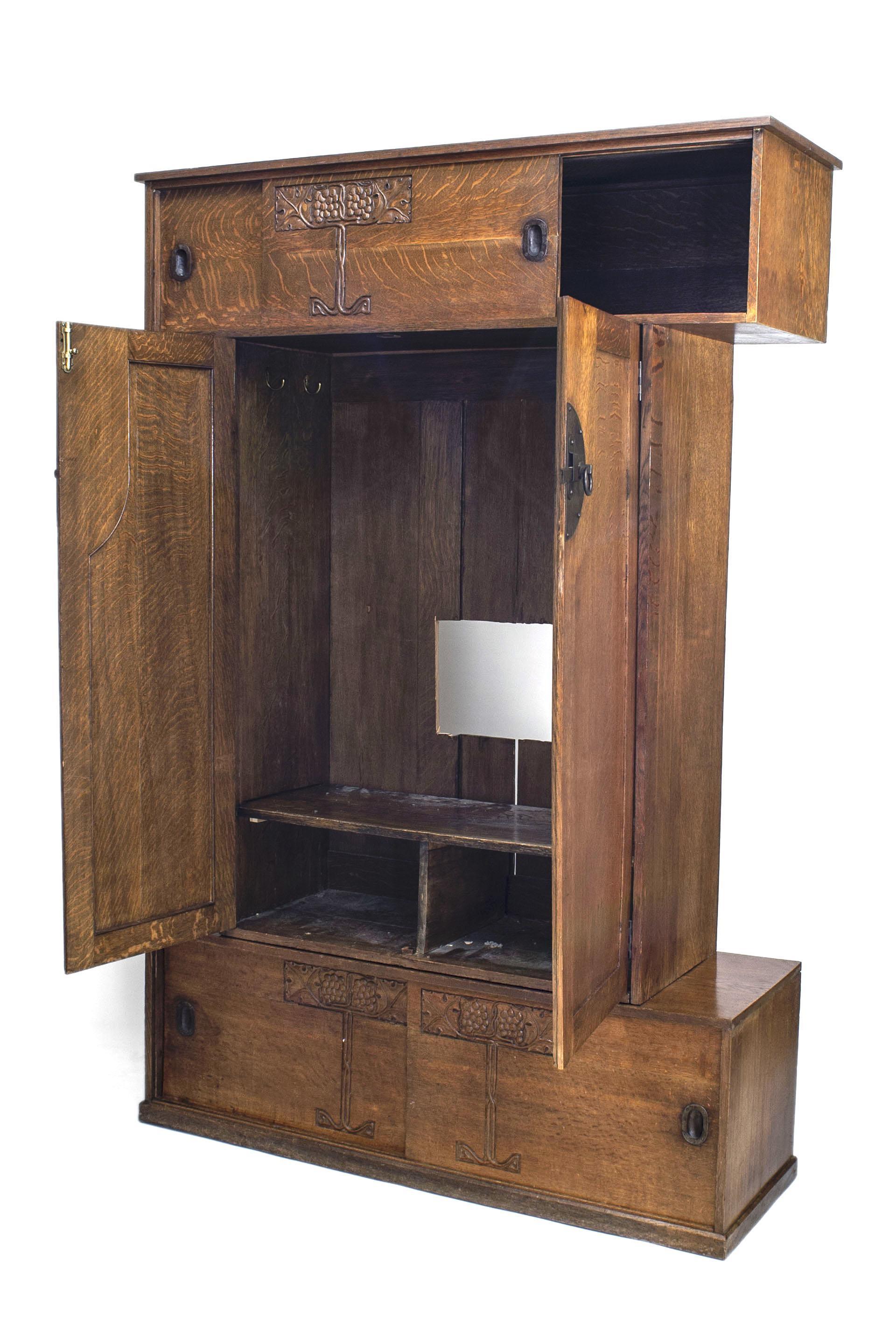 Arts and Crafts Armoire anglaise Arts & Crafts en chêne en vente